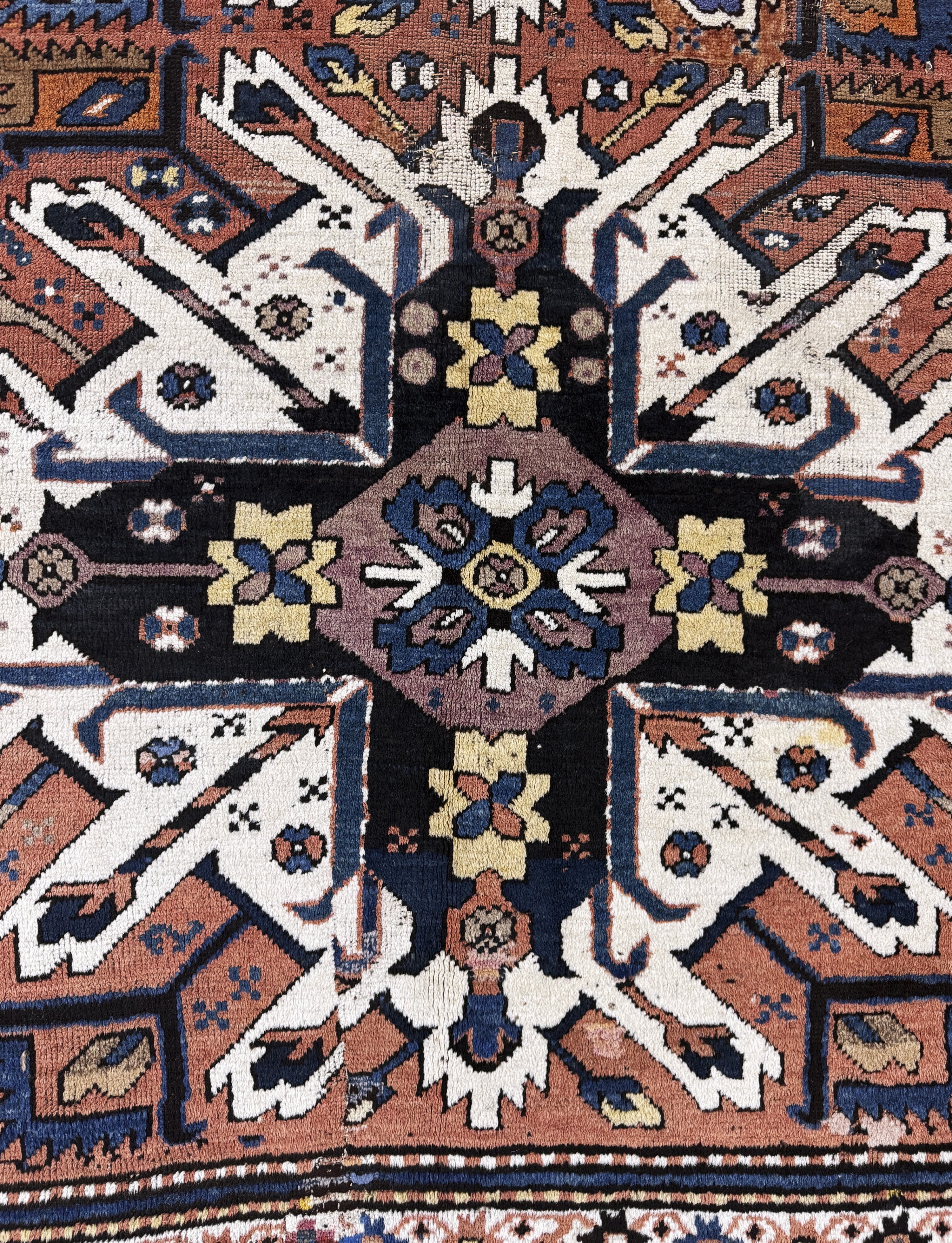 Detail c: Tschelaberd"Adler-Kazak", Kaukasus, 19.Jhd,Wolle auf Wolle, ca. 233 x 165 cm, EHZ: 3, (restaurierte Stellen)