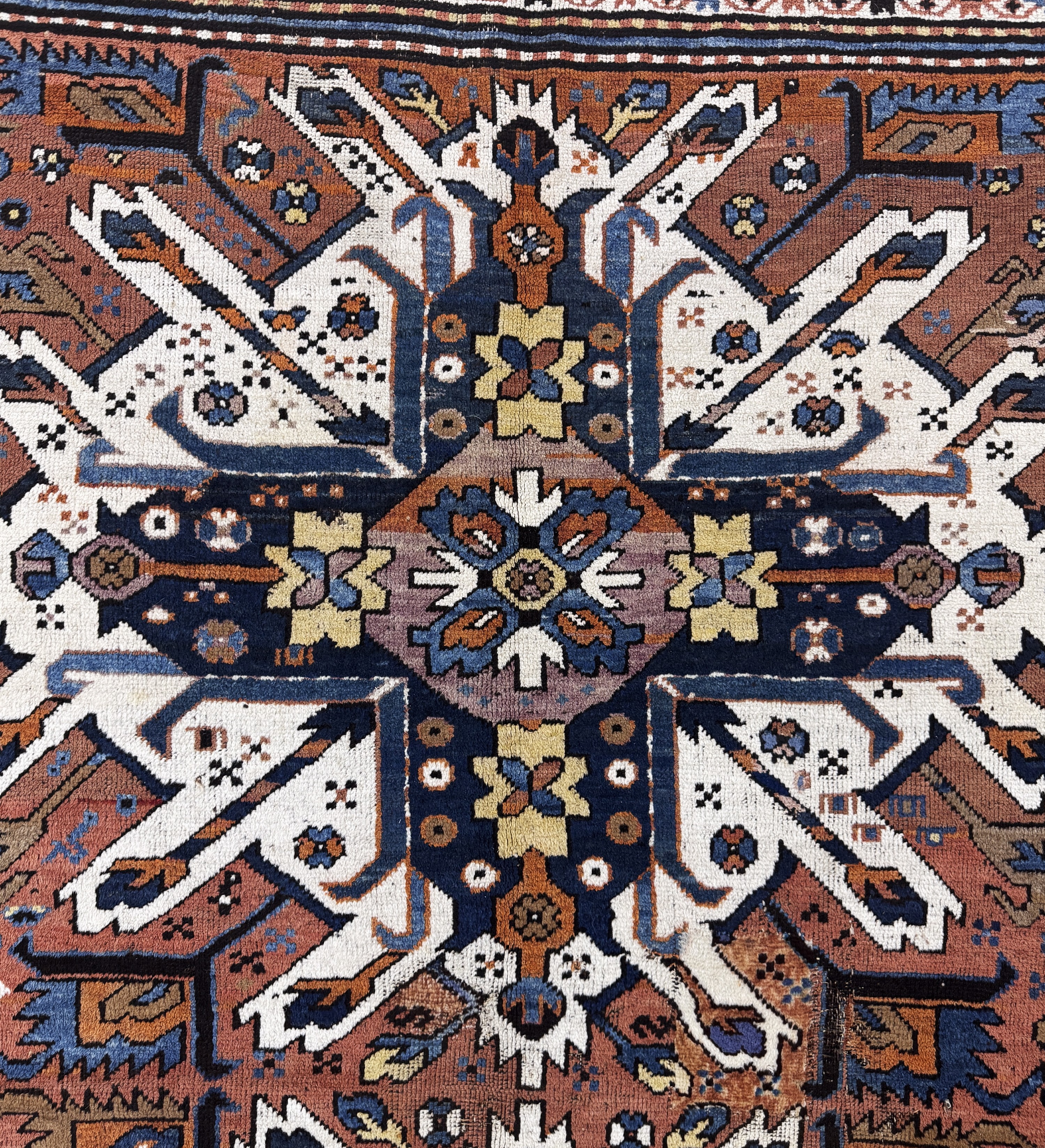 Detail f: Tschelaberd"Adler-Kazak", Kaukasus, 19.Jhd,Wolle auf Wolle, ca. 233 x 165 cm, EHZ: 3, (restaurierte Stellen)