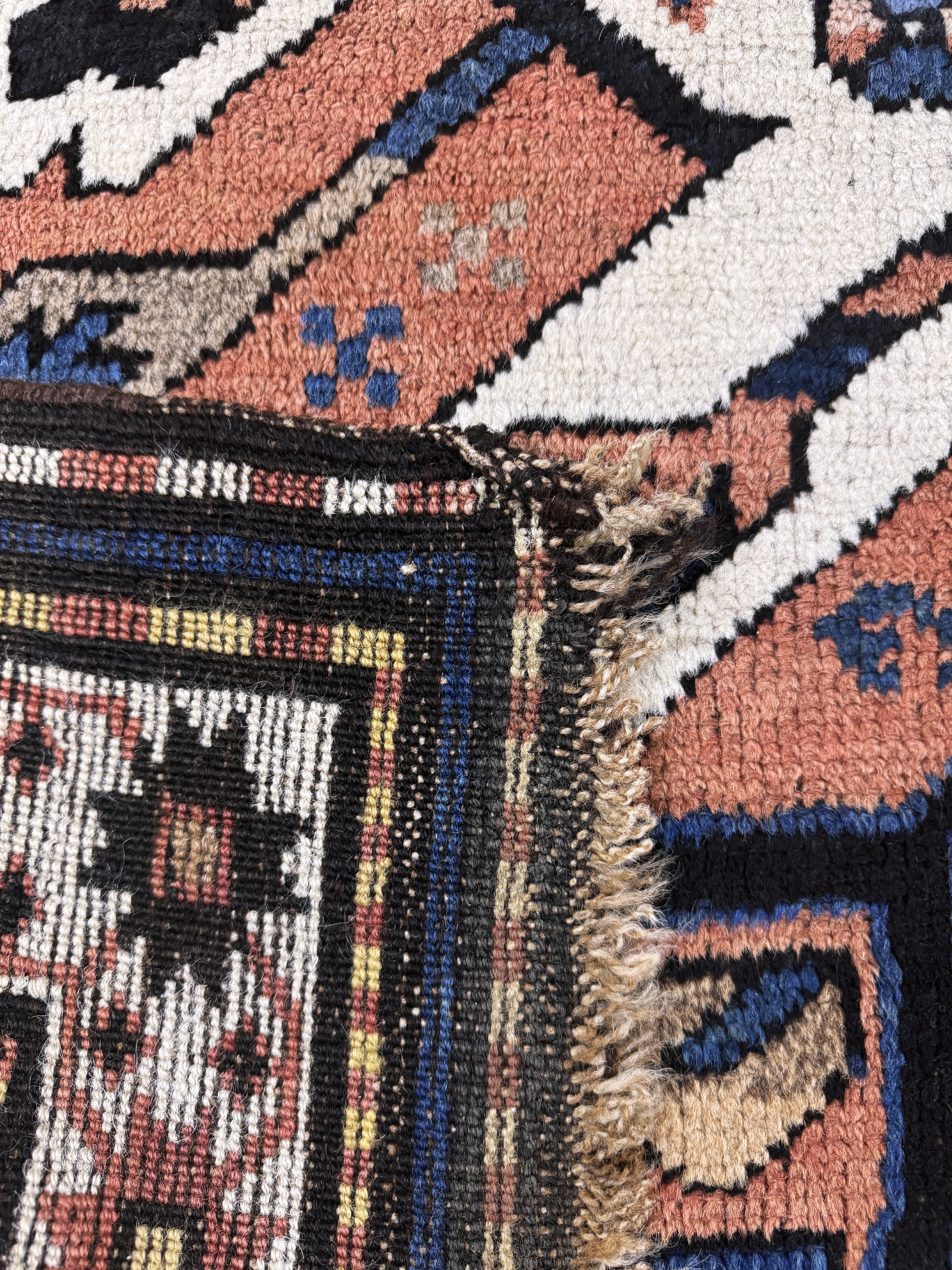 Detail i: Tschelaberd"Adler-Kazak", Kaukasus, 19.Jhd,Wolle auf Wolle, ca. 233 x 165 cm, EHZ: 3, (restaurierte Stellen)