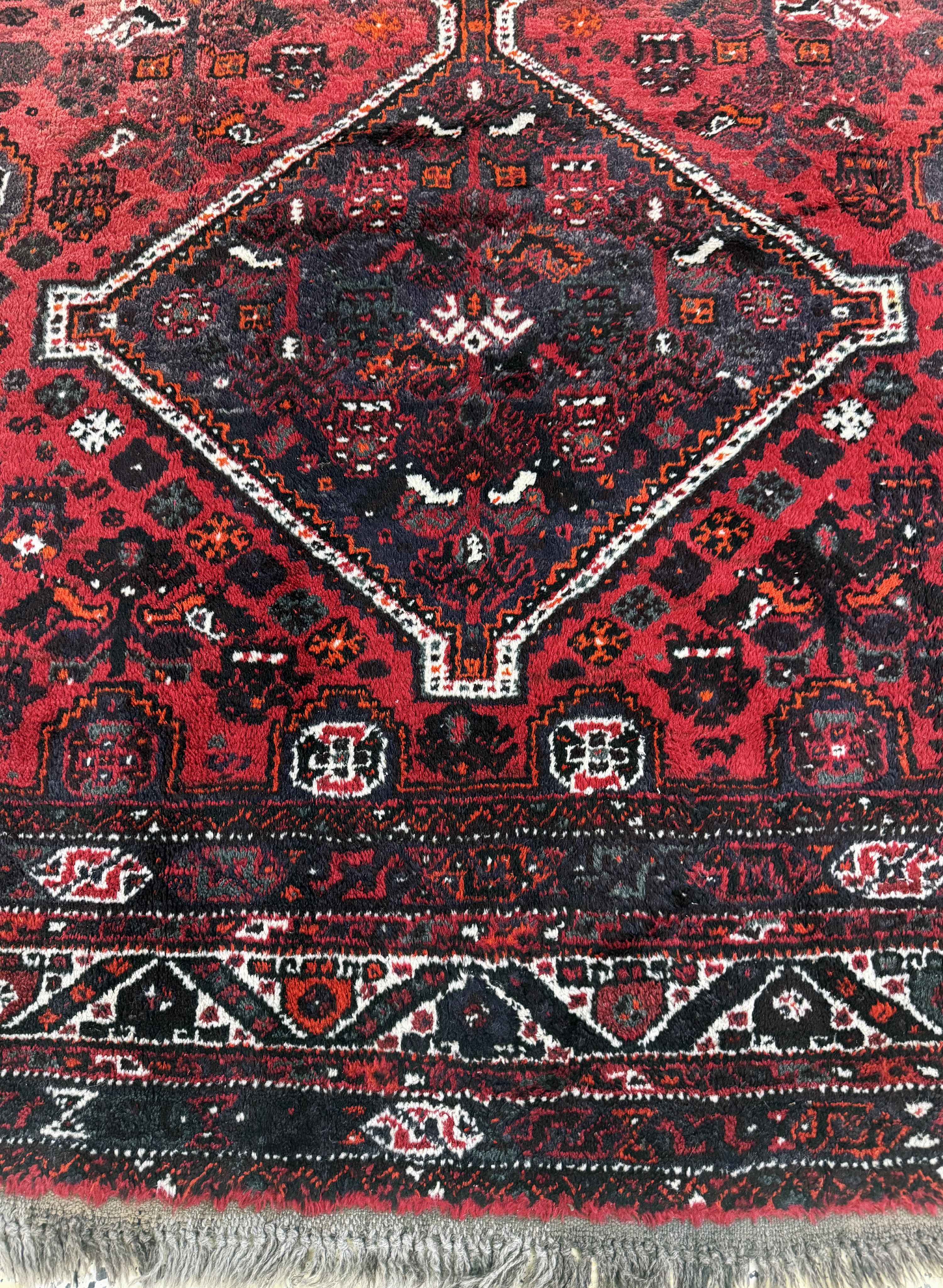 Detail f: Schiraz, Persien, Mitte 20.Jhd, Wolle auf Wolle, ca. 335 x 215 cm, EHZ: 2