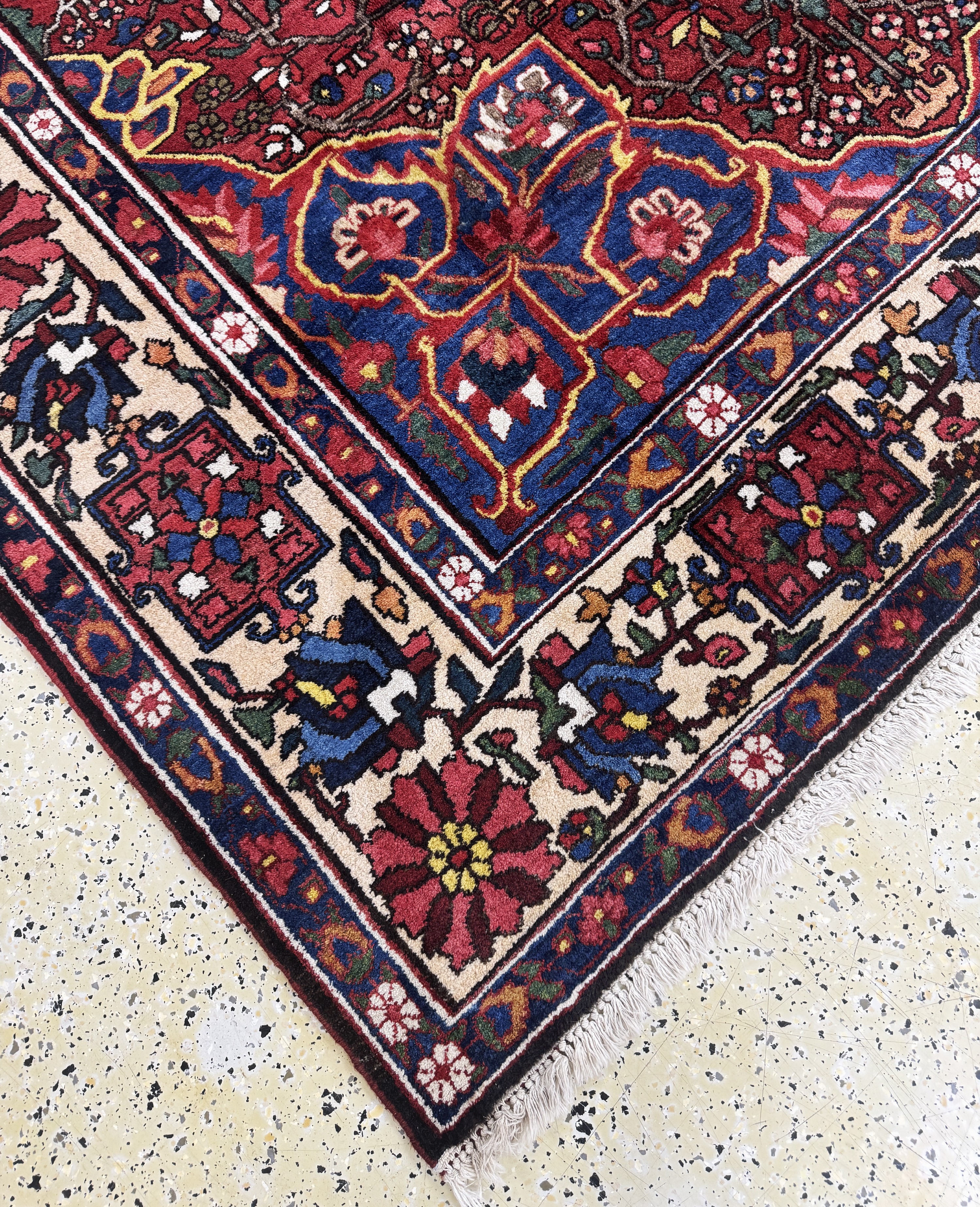 Detail e: Bachtiar, Persien, Mitte 20.Jhd, Wolle auf Baumwolle, ca. 303 x 212 cm, EHZ: 2