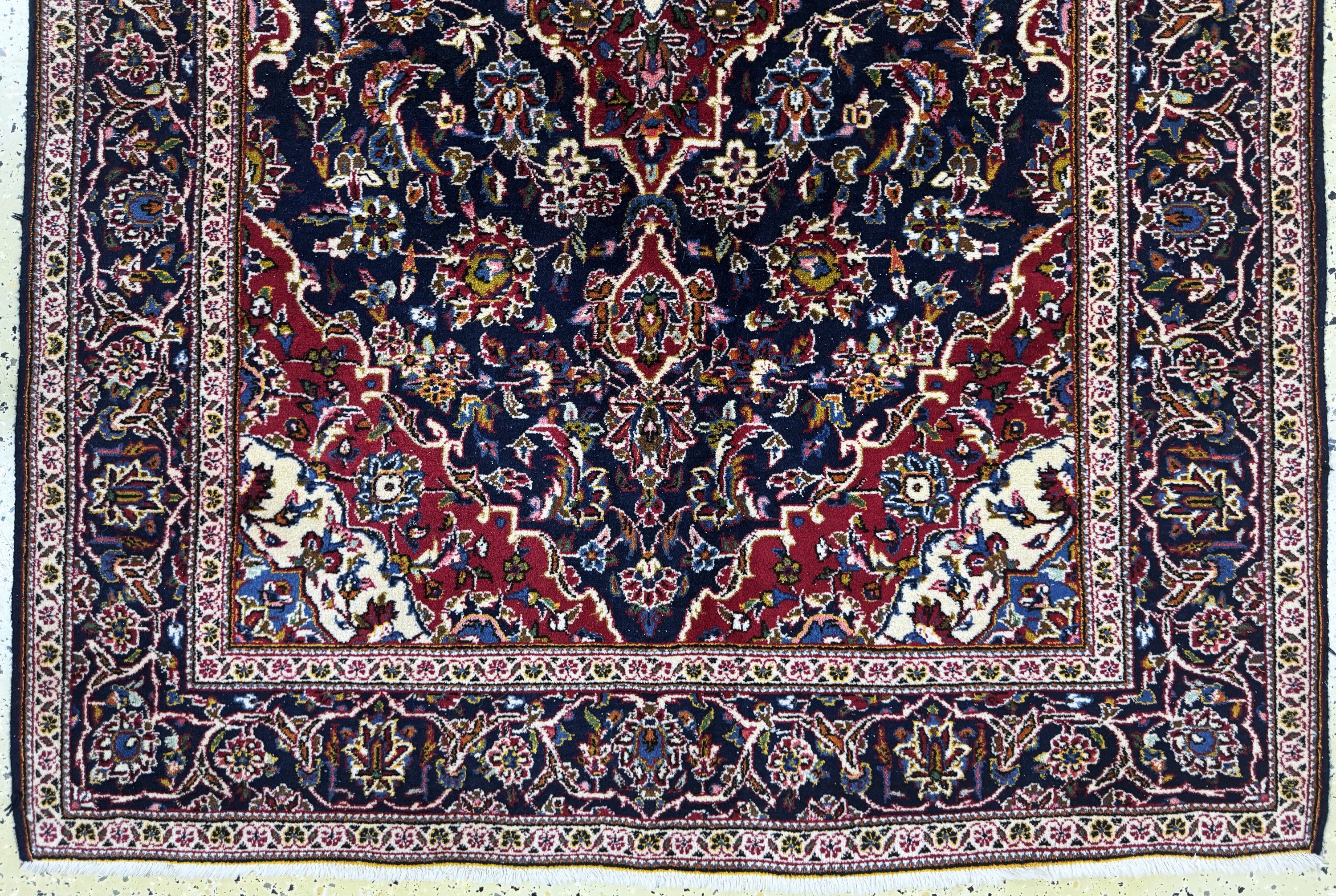 Detail c: Keschan"Ghotbi"signiert, Persien, Mitte 20.Jhd, Wolle auf Baumwolle, ca. 218 x 141 cm,EHZ: 2
