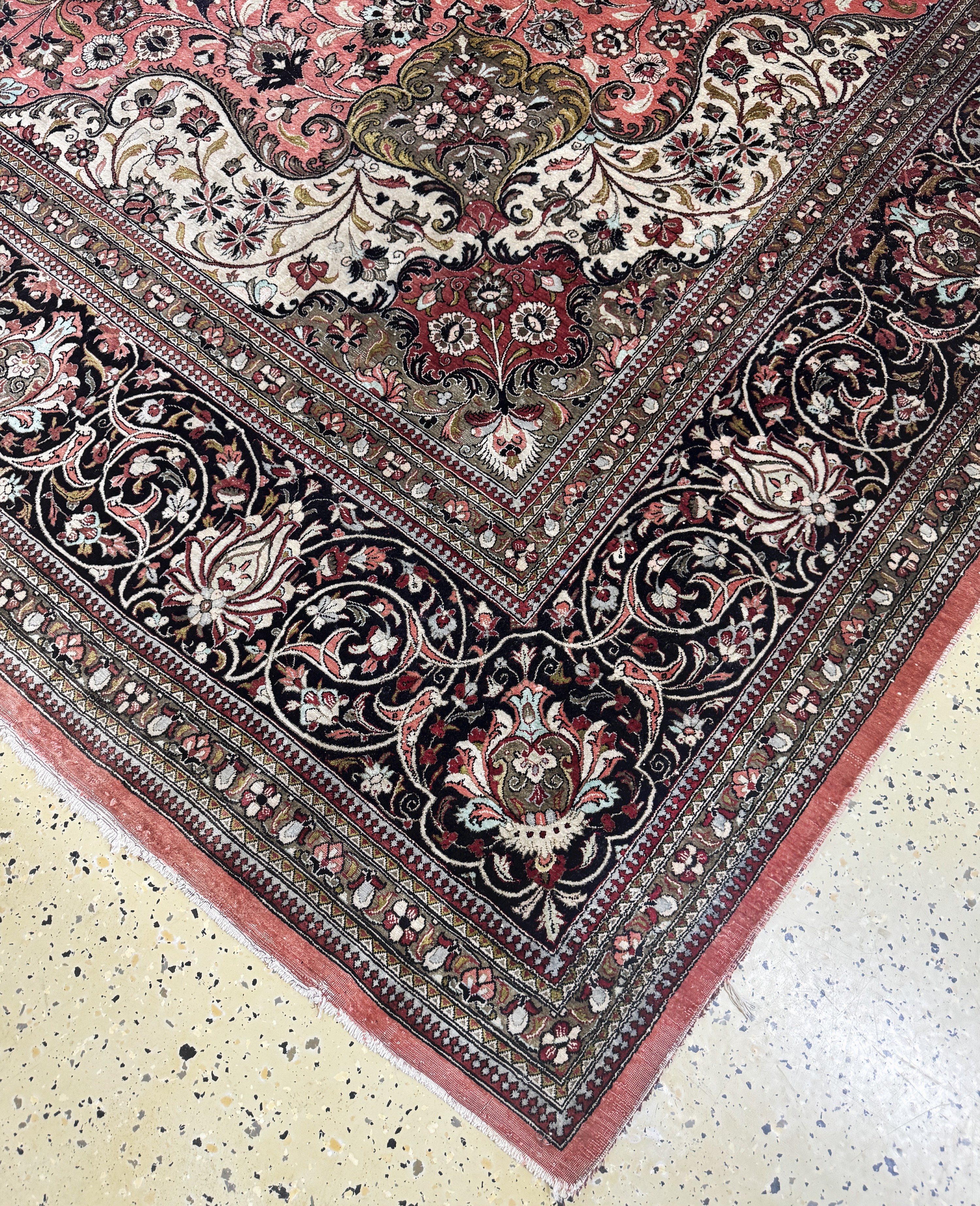 Detail a: Ghom Seide, Persien, Mitte 20.Jhd, reine Naturseide, ca. 375 x 250 cm, EHZ: 3