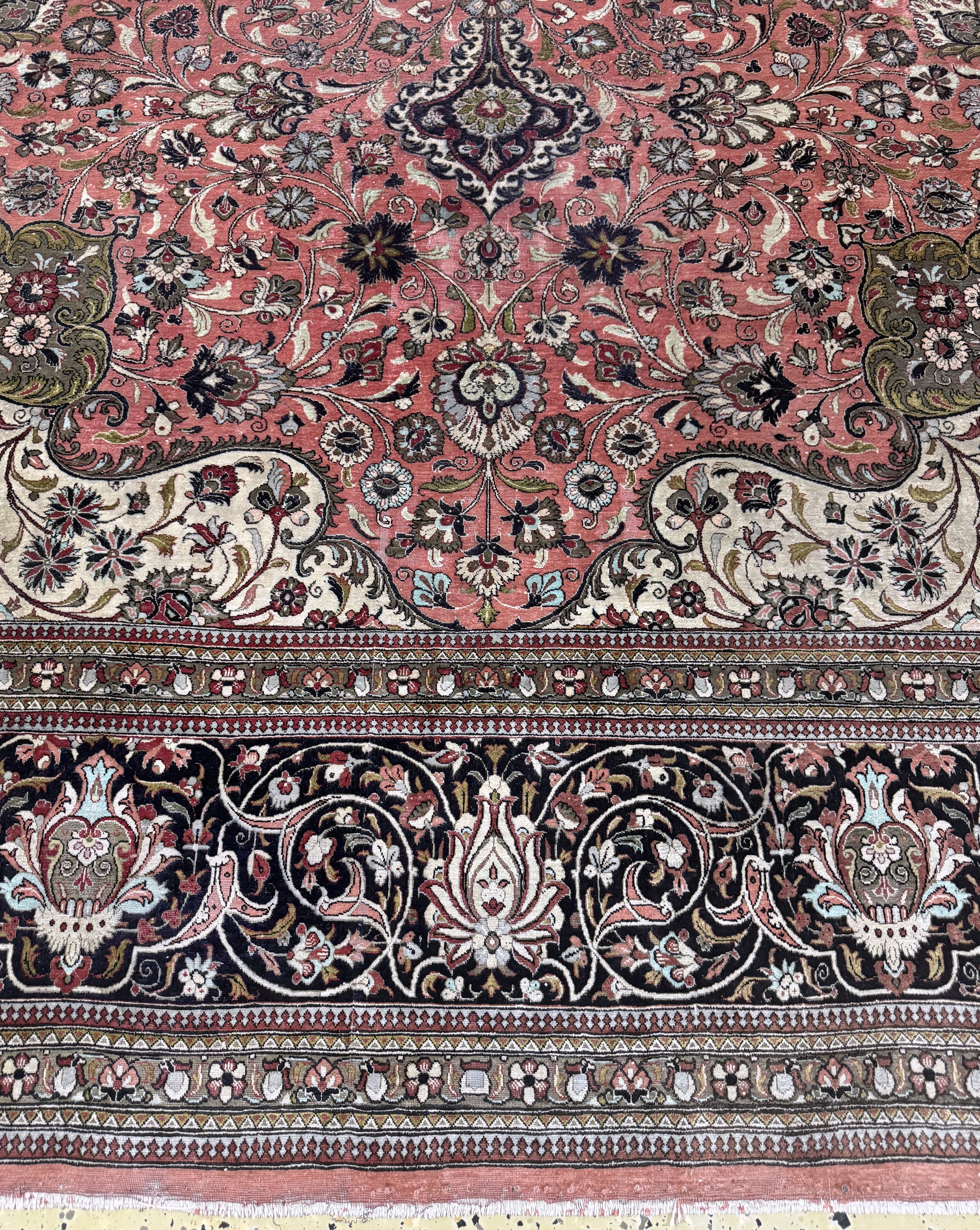 Detail b: Ghom Seide, Persien, Mitte 20.Jhd, reine Naturseide, ca. 375 x 250 cm, EHZ: 3