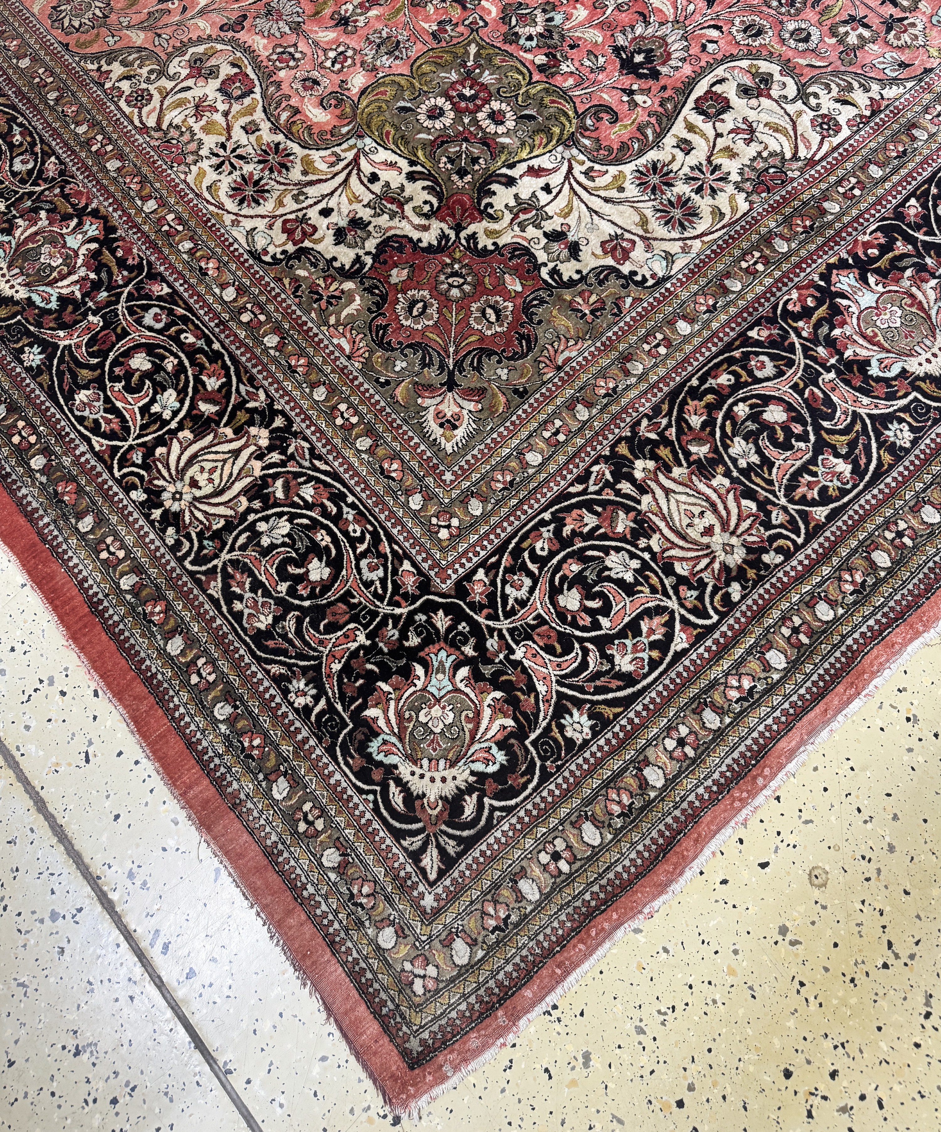 Detail c: Ghom Seide, Persien, Mitte 20.Jhd, reine Naturseide, ca. 375 x 250 cm, EHZ: 3
