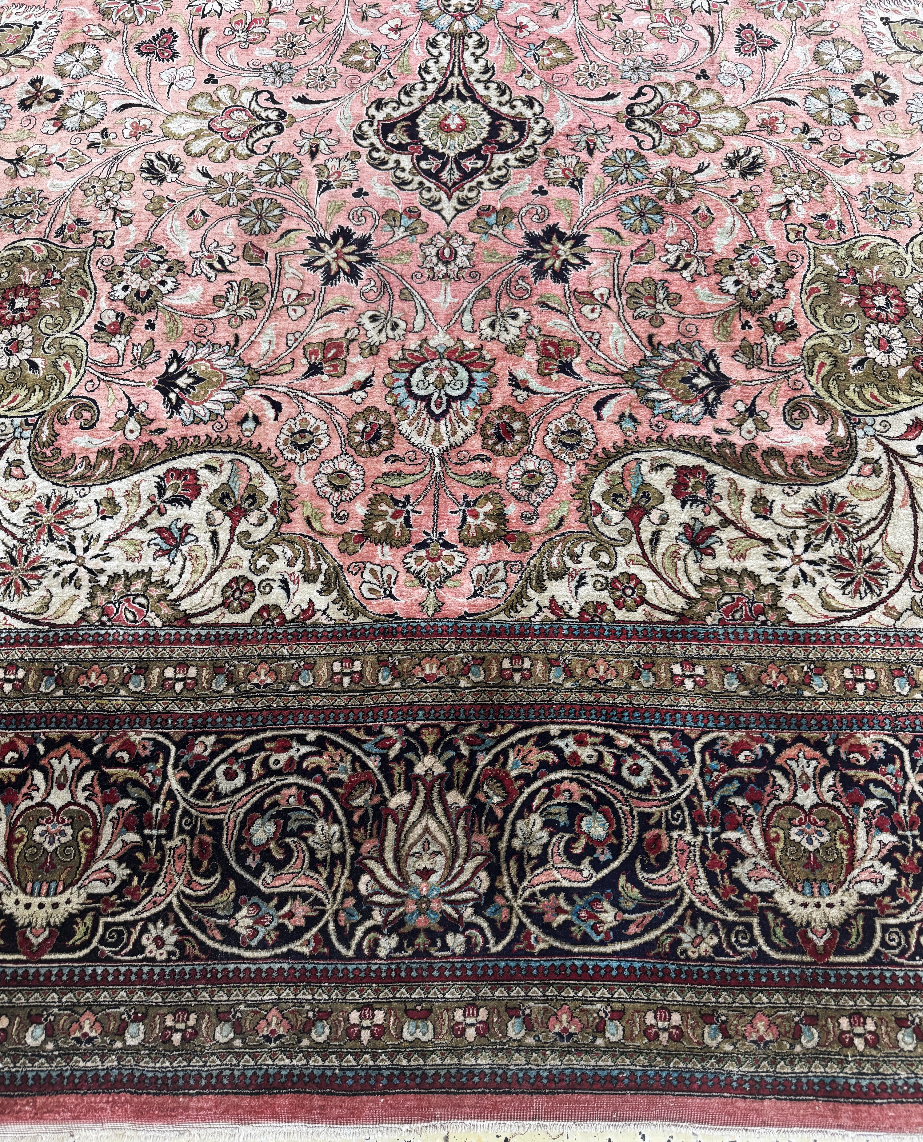 Detail h: Ghom Seide, Persien, Mitte 20.Jhd, reine Naturseide, ca. 375 x 250 cm, EHZ: 3