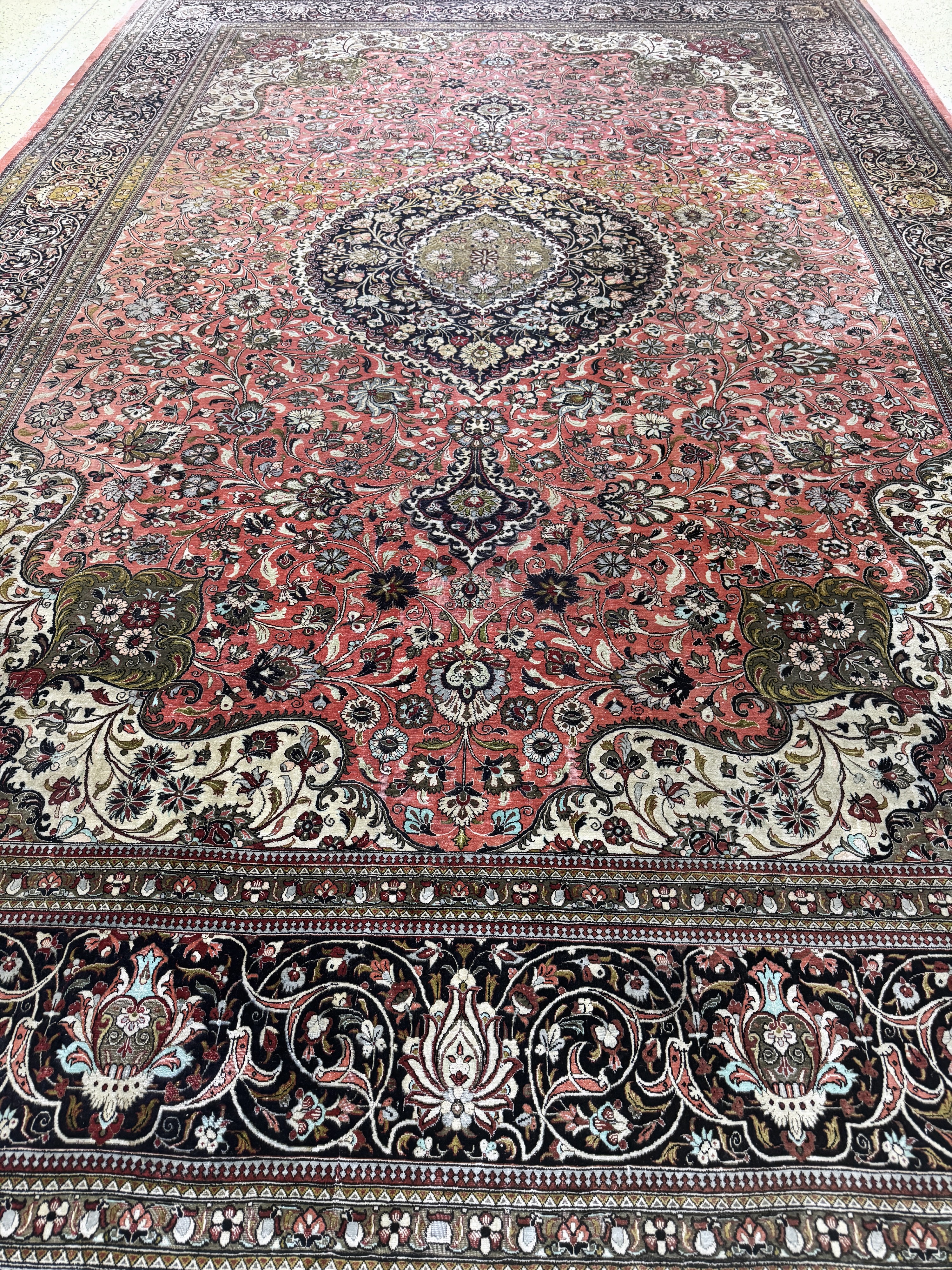Detail j: Ghom Seide, Persien, Mitte 20.Jhd, reine Naturseide, ca. 375 x 250 cm, EHZ: 3