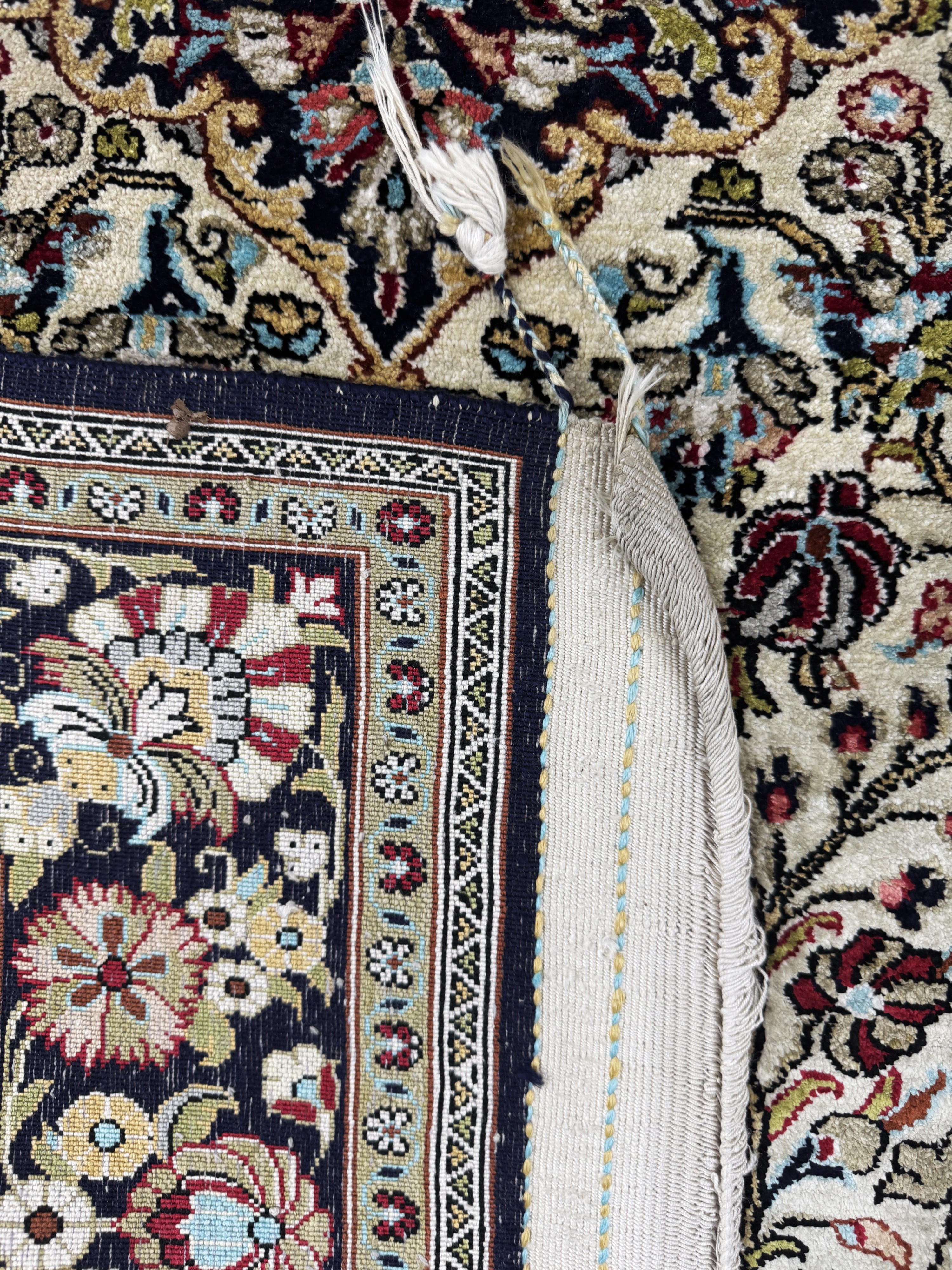 Detail e: Ghom Seide, Persien, Mitte 20.Jhd, reine Naturseide, ca. 154 x 107 cm, EHZ: 2