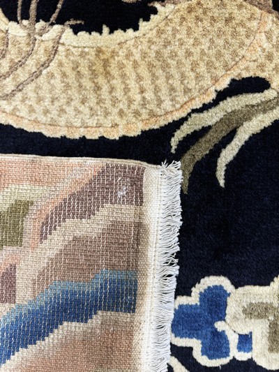 27050974g - China ´Drachenteppich´, Mitte 20.Jhd., Wolle auf Baumwolle, ca. 295 x 200 cm, EHZ: 1-2 ...