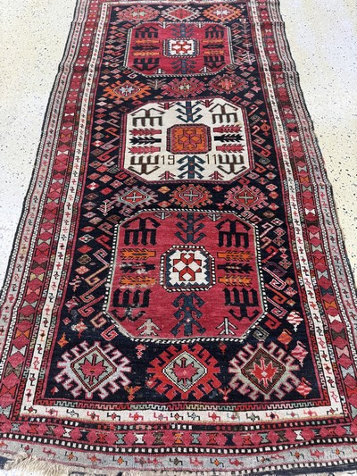 27050977d - ´Chaili´Schirwan antik, Kaukasus, ca. datiert 1911 , Wolle auf Wolle, ca. 214 x 110 cm, ...