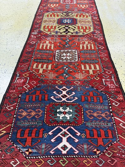 27050979e - ´Chaili´Shirwan, Kaukasus, um 1900, Wolle auf Wolle, ca. 270 x 110 cm, EHZ: 2-3 ...