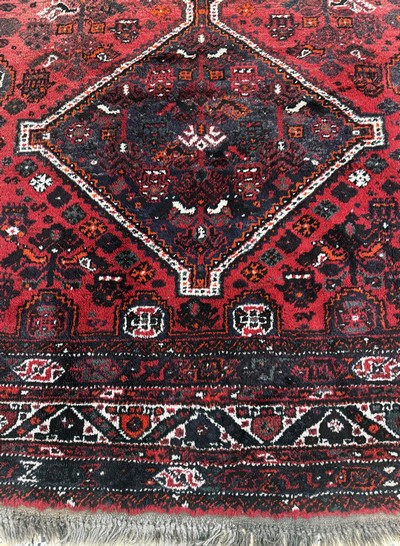 27050989f - Schiraz, Persien, Mitte 20.Jhd, Wolle auf Wolle, ca. 335 x 215 cm, EHZ: 2 Schätzpreis: ...