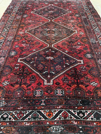 27050989g - Schiraz, Persien, Mitte 20.Jhd, Wolle auf Wolle, ca. 335 x 215 cm, EHZ: 2 Schätzpreis: ...