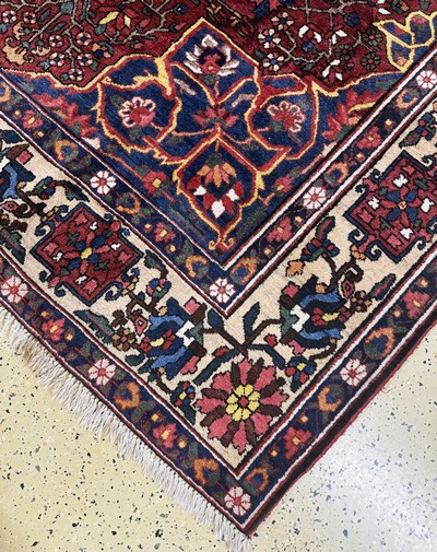 27050990a - Bachtiar, Persien, Mitte 20.Jhd, Wolle auf Baumwolle, ca. 303 x 212 cm, EHZ: 2 ...
