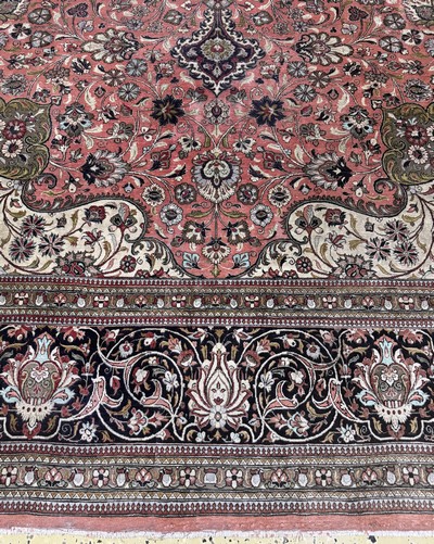 27050996b - Ghom Seide, Persien, Mitte 20.Jhd, reine Naturseide, ca. 375 x 250 cm, EHZ: 3 ...