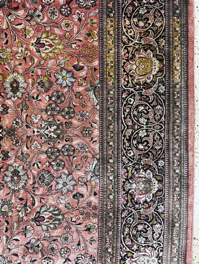 27050996f - Ghom Seide, Persien, Mitte 20.Jhd, reine Naturseide, ca. 375 x 250 cm, EHZ: 3 ...