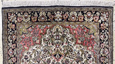 27050998a - Ghom Seide, Persien, Mitte 20.Jhd, reine Naturseide, ca. 154 x 107 cm, EHZ: 2 ...