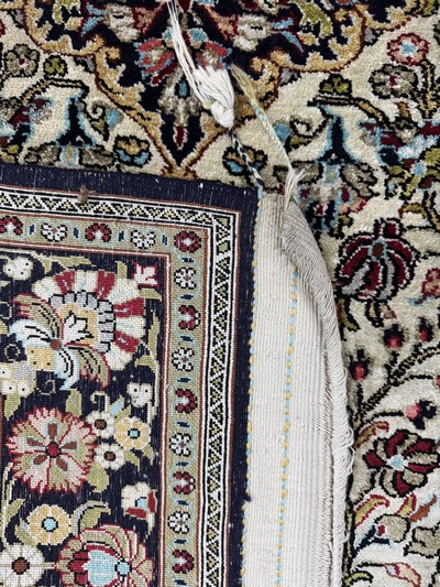 27050998e - Ghom Seide, Persien, Mitte 20.Jhd, reine Naturseide, ca. 154 x 107 cm, EHZ: 2 ...