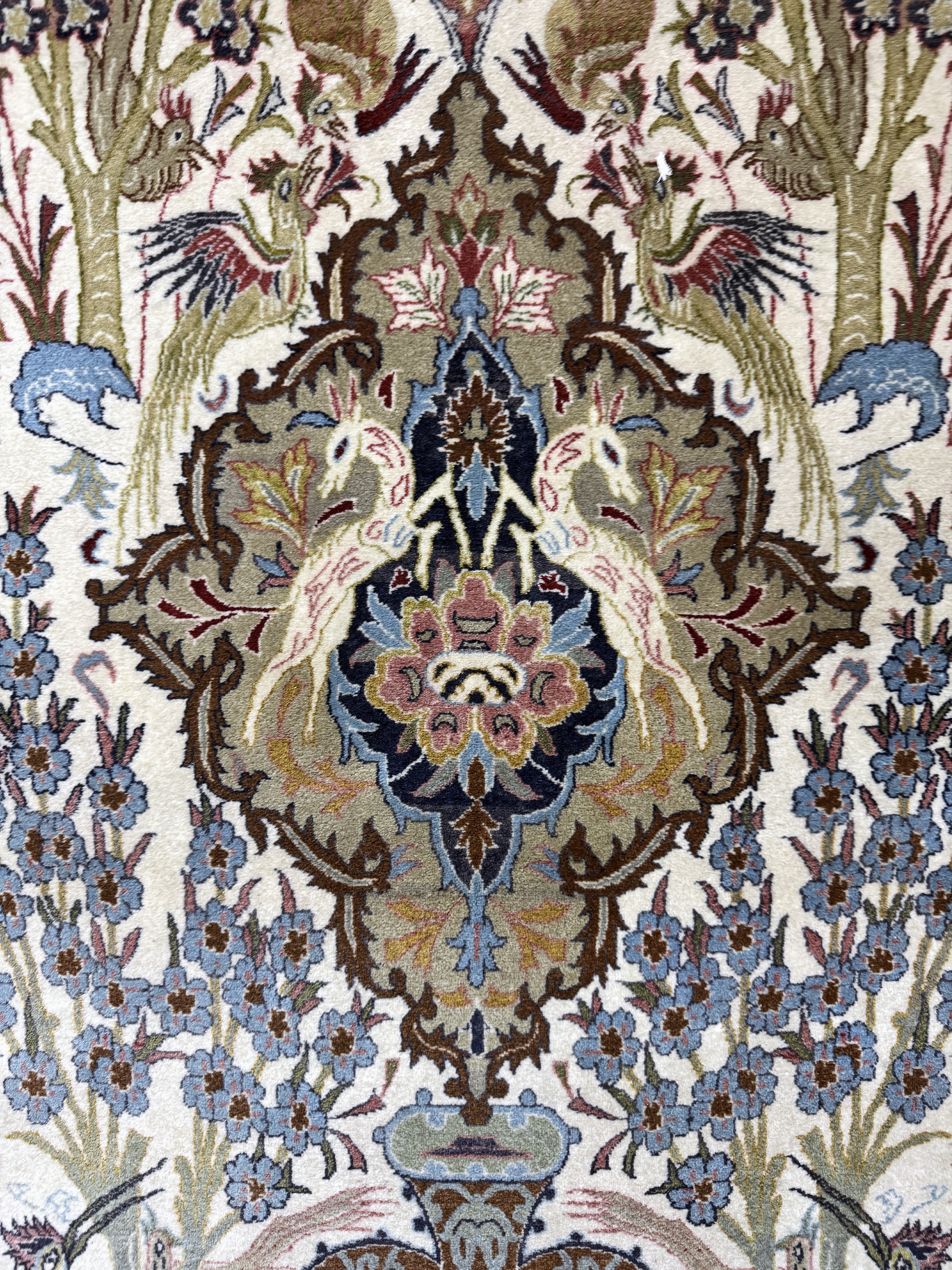 Detail c: Esfahan fein, Persien, Mitte 20.Jhd, Korkwolle auf Seide, ca. 170 x 110 cm, ca. 1,0Mio. Kn/qm, EHZ: 2