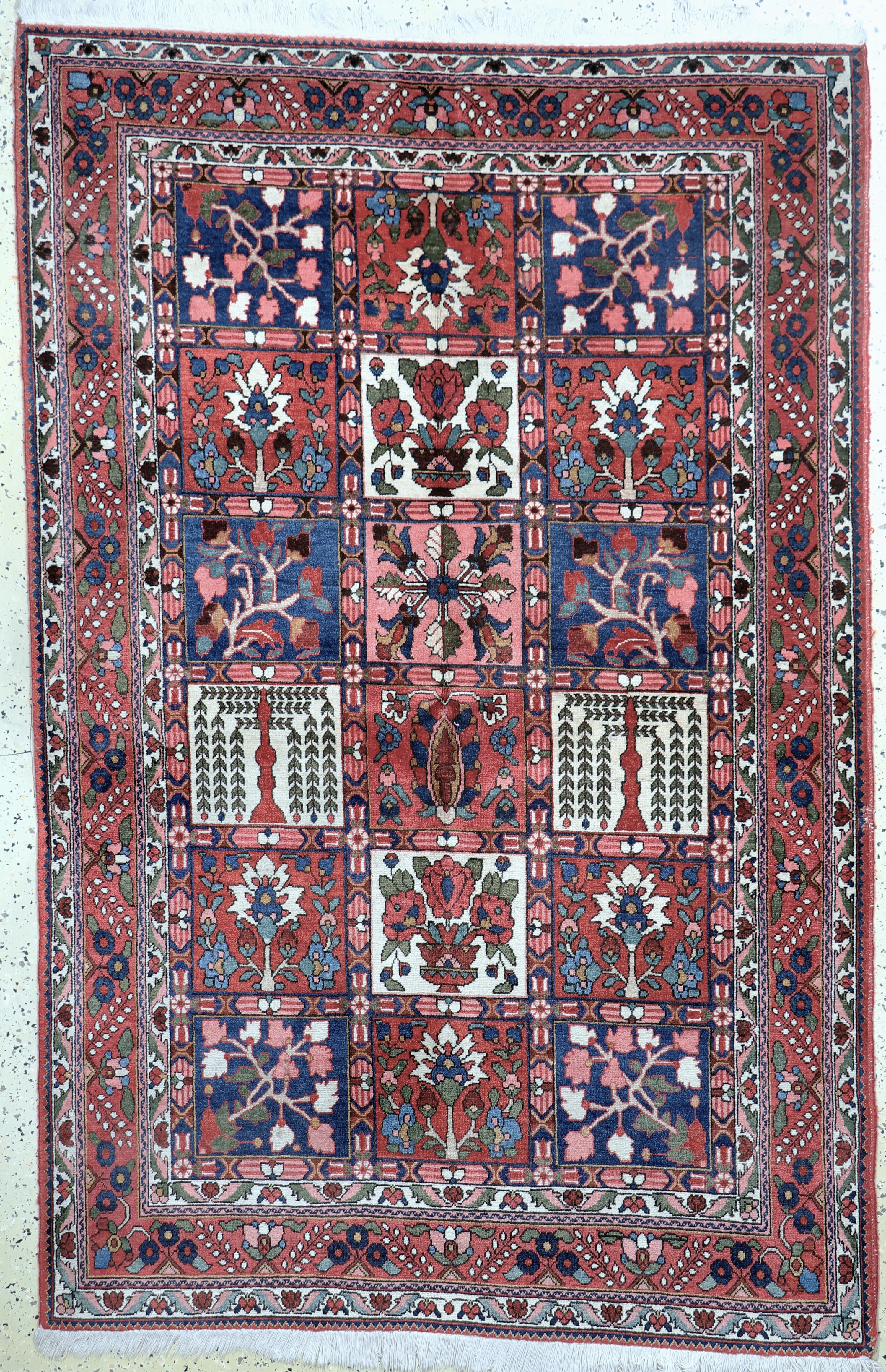 Image 27051001 - Bachtiar, Persien, Mitte 20.Jhd, Wolle auf Baumwolle, ca. 214 x 139 cm, EHZ: 2 ...