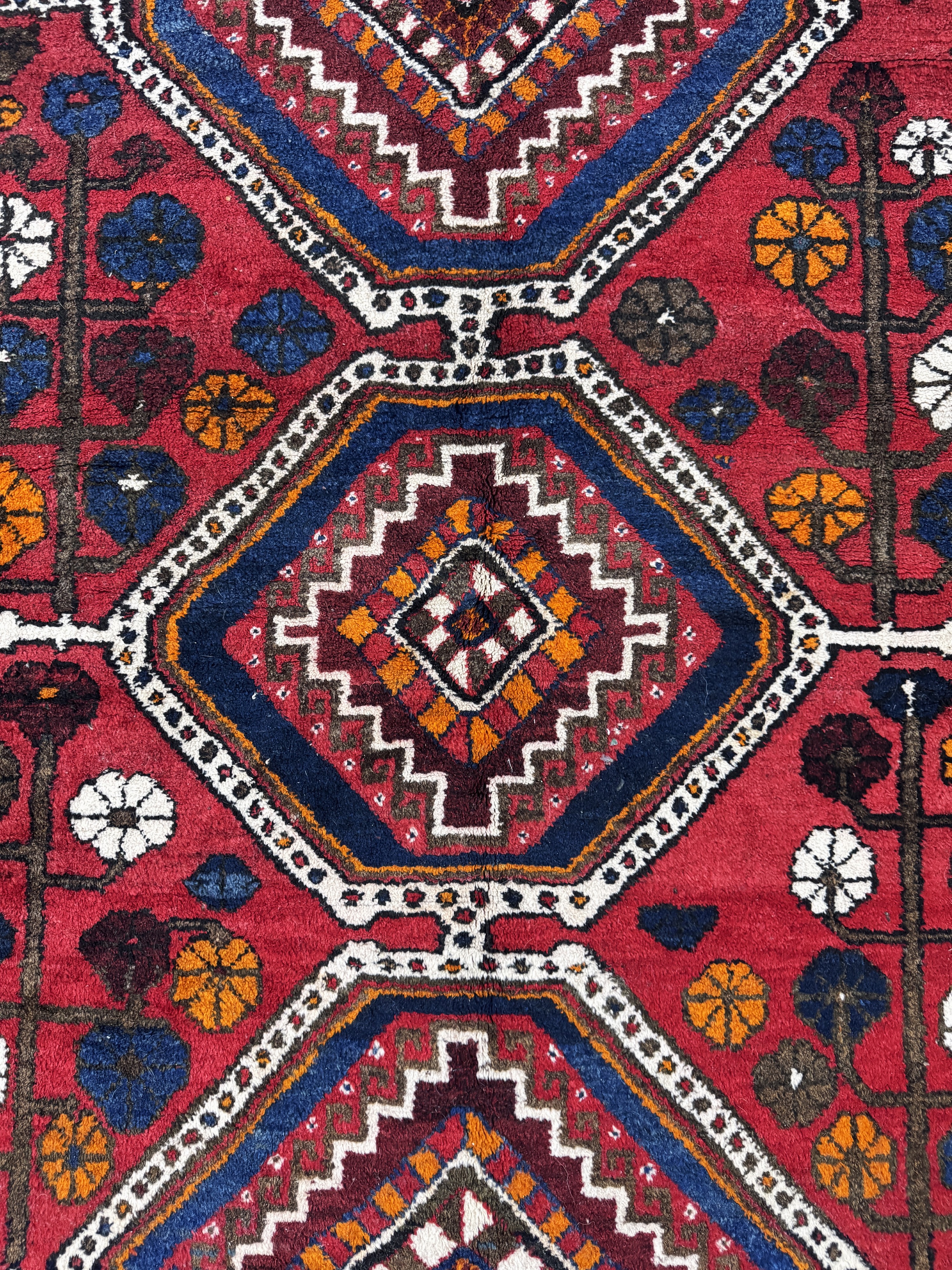 Detail e: Ghaschgai, Persien, Mitte 20.Jhd, Wolle aufWolle, ca. 250 x 160 cm, EHZ: 2
