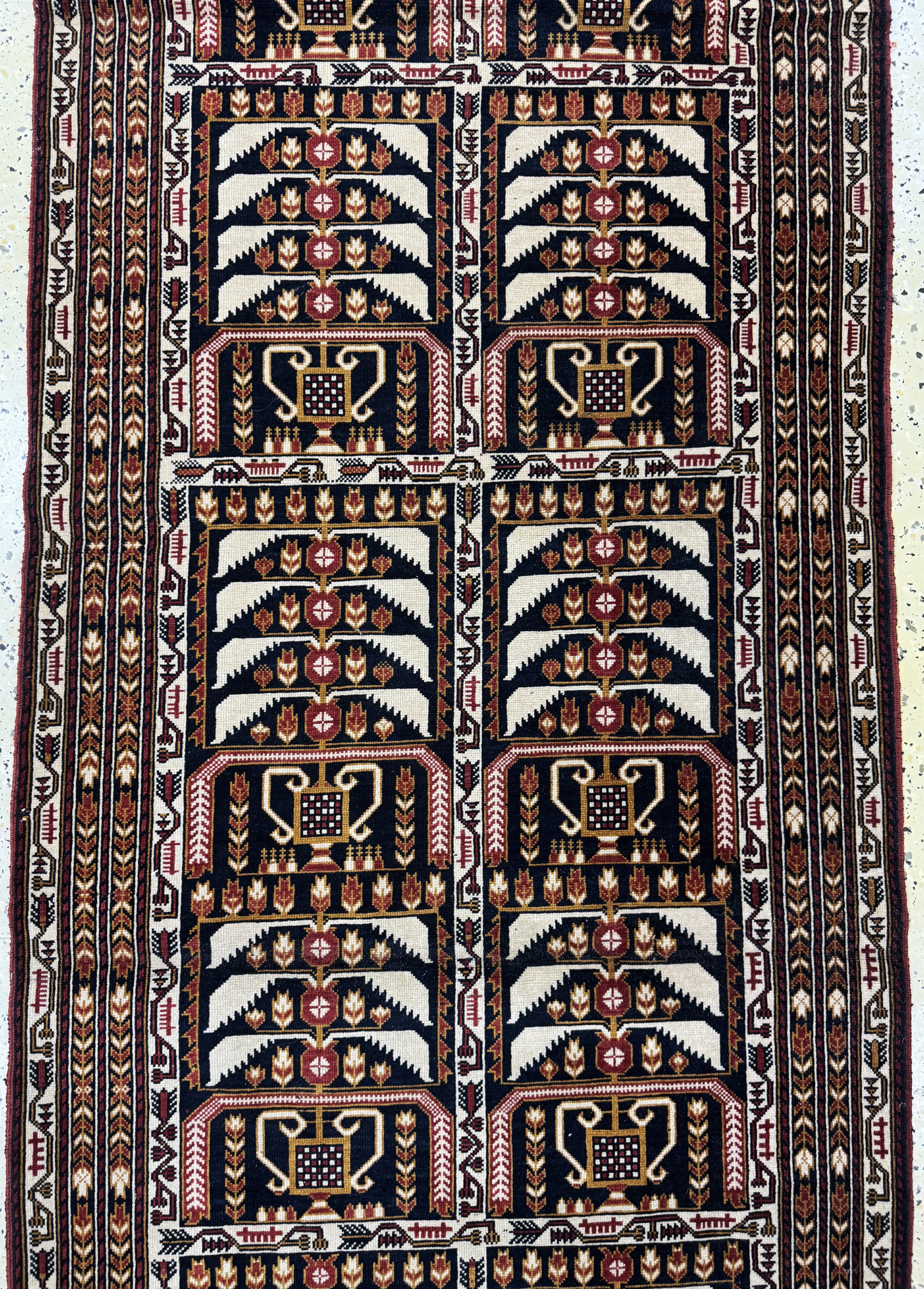 Detail b: Zakini fein, Afghanistan, Mitte 20.Jhd, Wolle auf Wolle, ca. 390 x 85 cm, EHZ: 2, (kleines Loch)