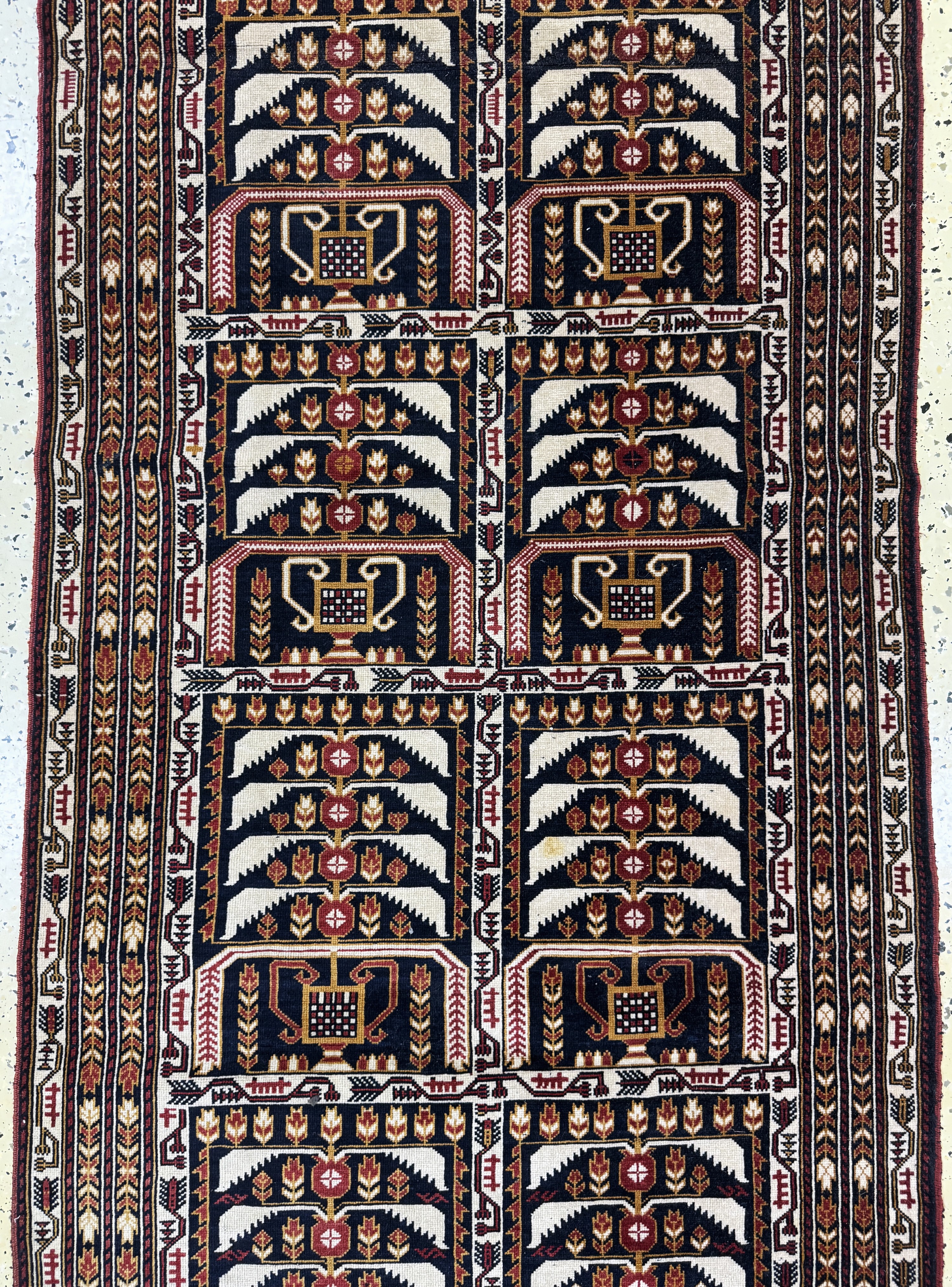 Detail c: Zakini fein, Afghanistan, Mitte 20.Jhd, Wolle auf Wolle, ca. 390 x 85 cm, EHZ: 2, (kleines Loch)