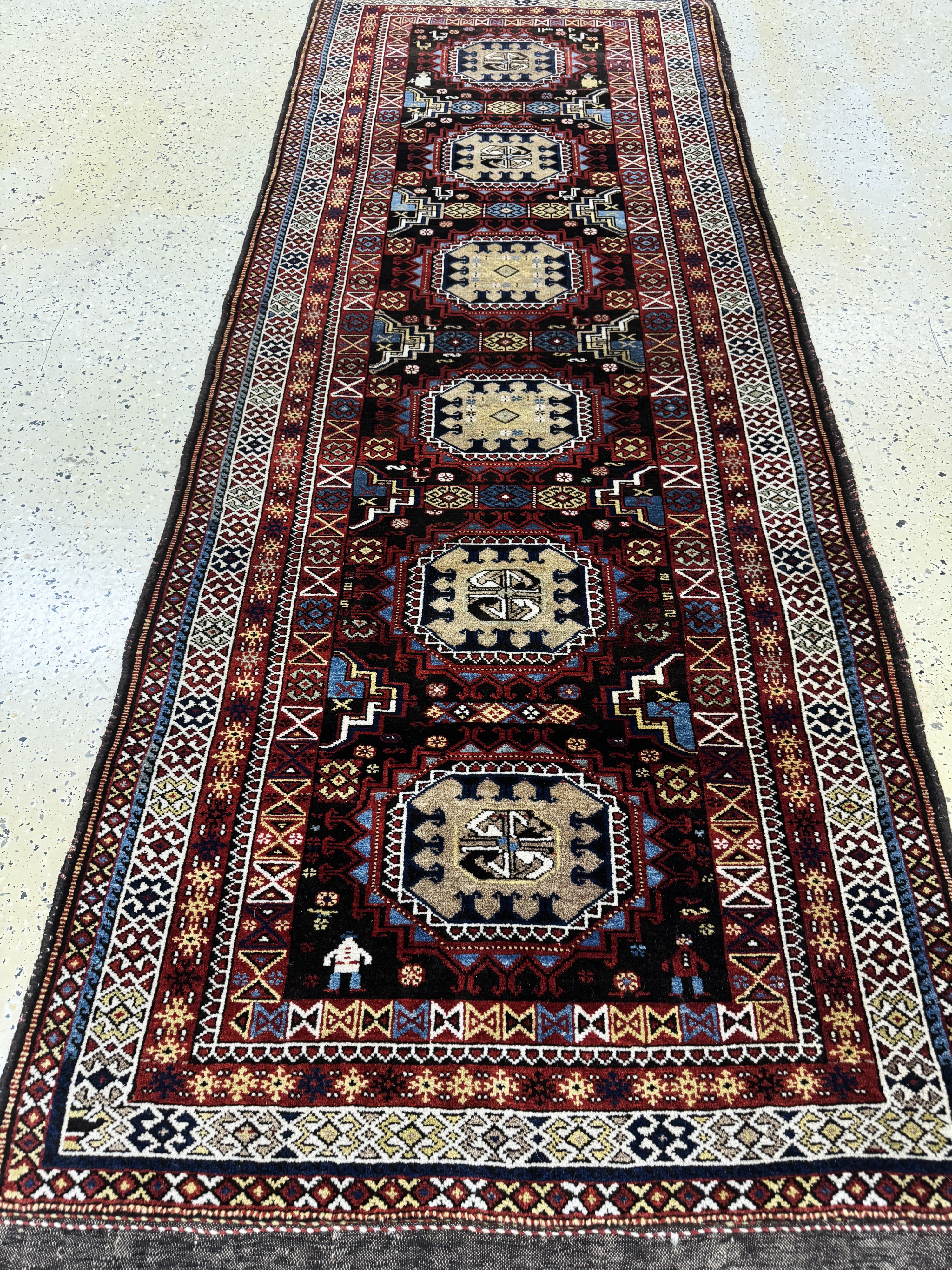 Detail d: Kordi"Dorfteppich", Persien, datiert 1359(1940), Wolle auf Wolle, ca. 270 x 103 cm,EHZ: 2