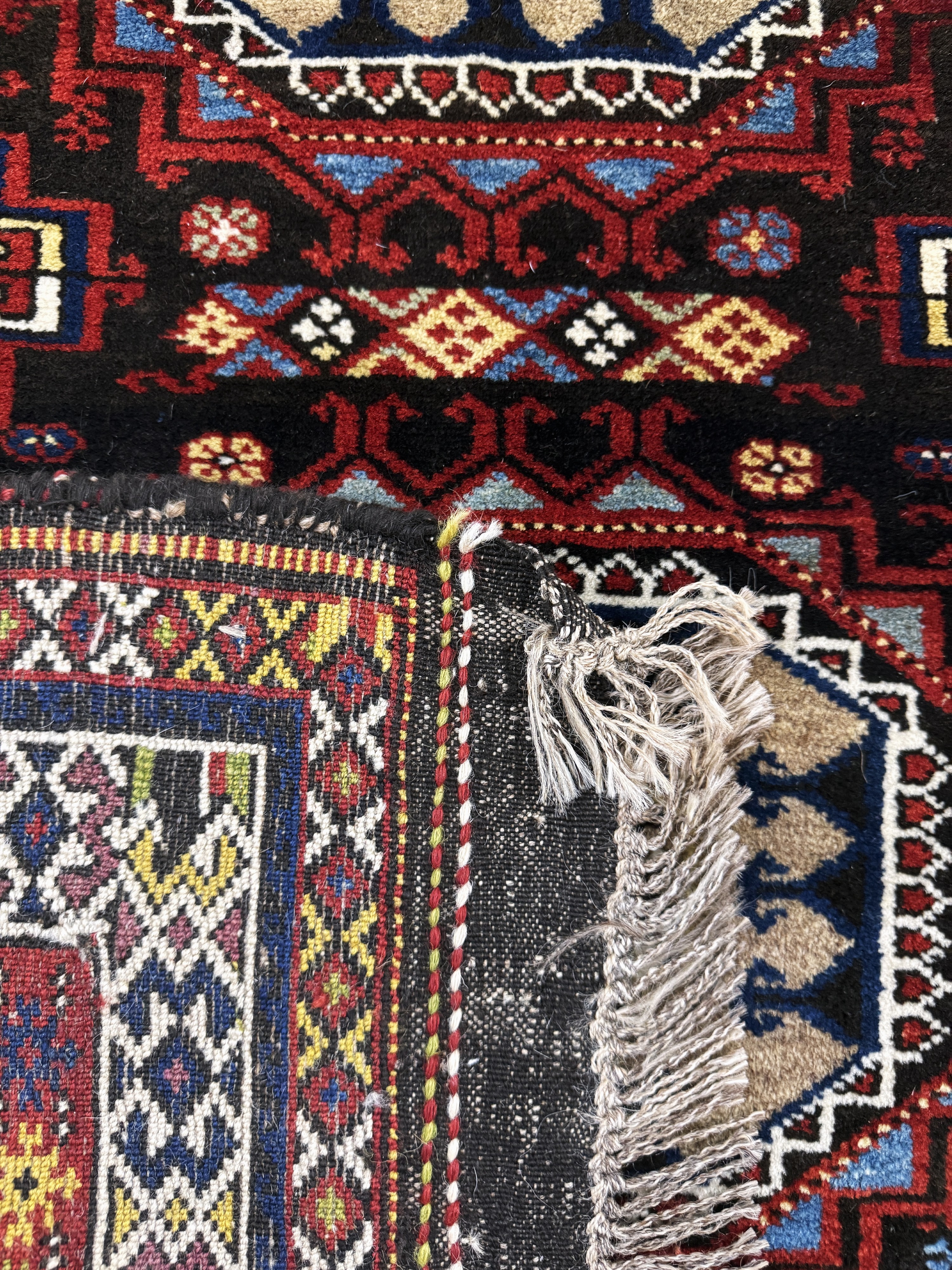 Detail e: Kordi"Dorfteppich", Persien, datiert 1359(1940), Wolle auf Wolle, ca. 270 x 103 cm,EHZ: 2
