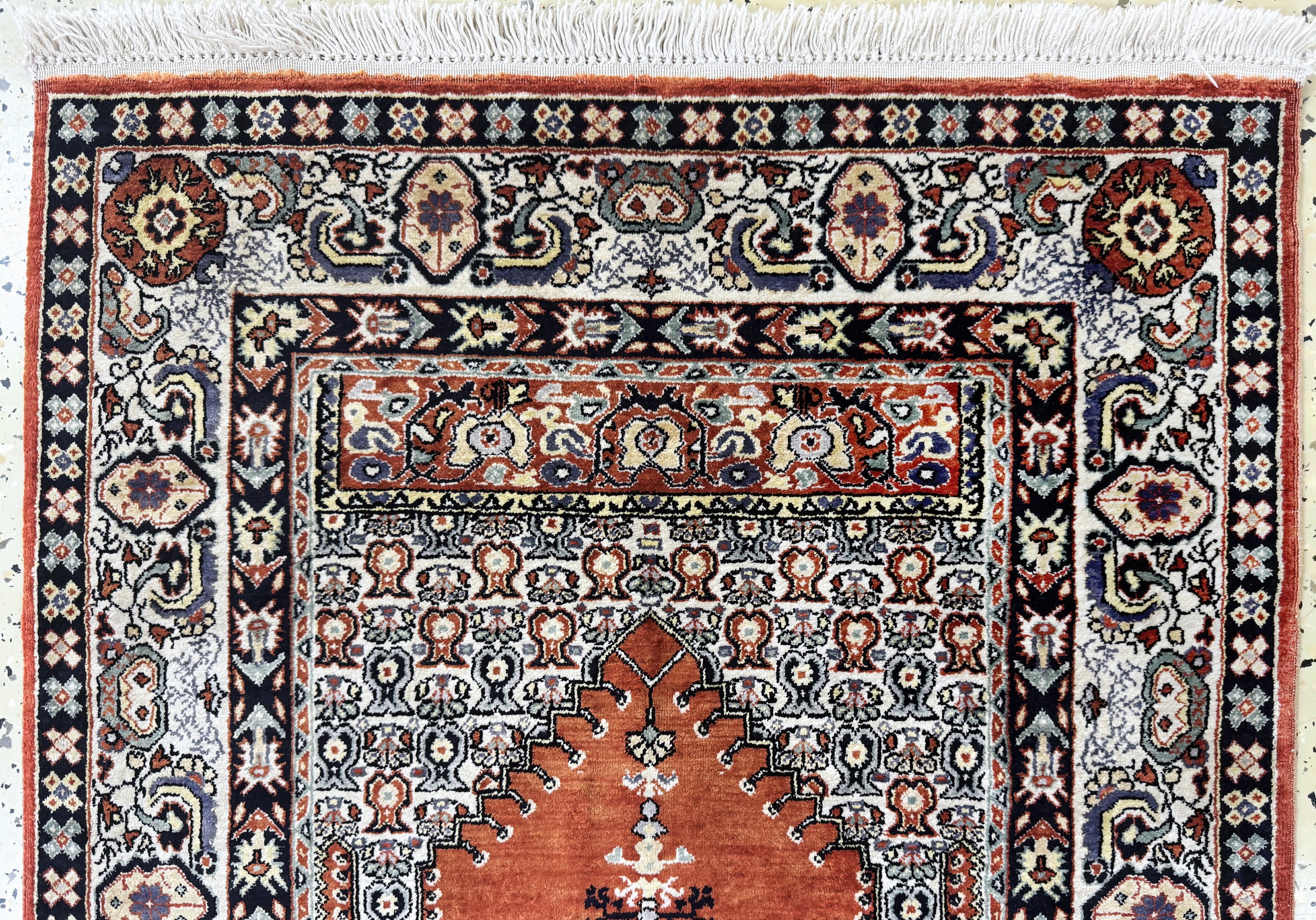 Detail a: Kaschmir Seide fein, Indien, Ende 20.Jhd, Naturseide auf Baumwolle, ca. 94 x 62 cm, ca. 1,0 Mio. Kn/qm, EHZ: 2