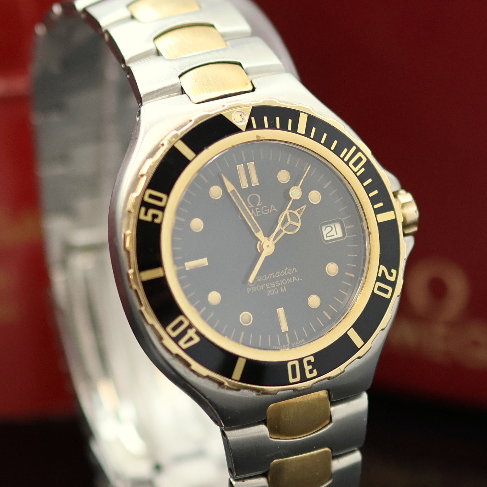 Detail b: OMEGA Herrenarmbanduhr Serie Seamaster Professional Referenz 396.1042, Schweiz um 1990, Edelstahl/Gold kombiniert inkl. Gliederband m. Faltschl. und ...