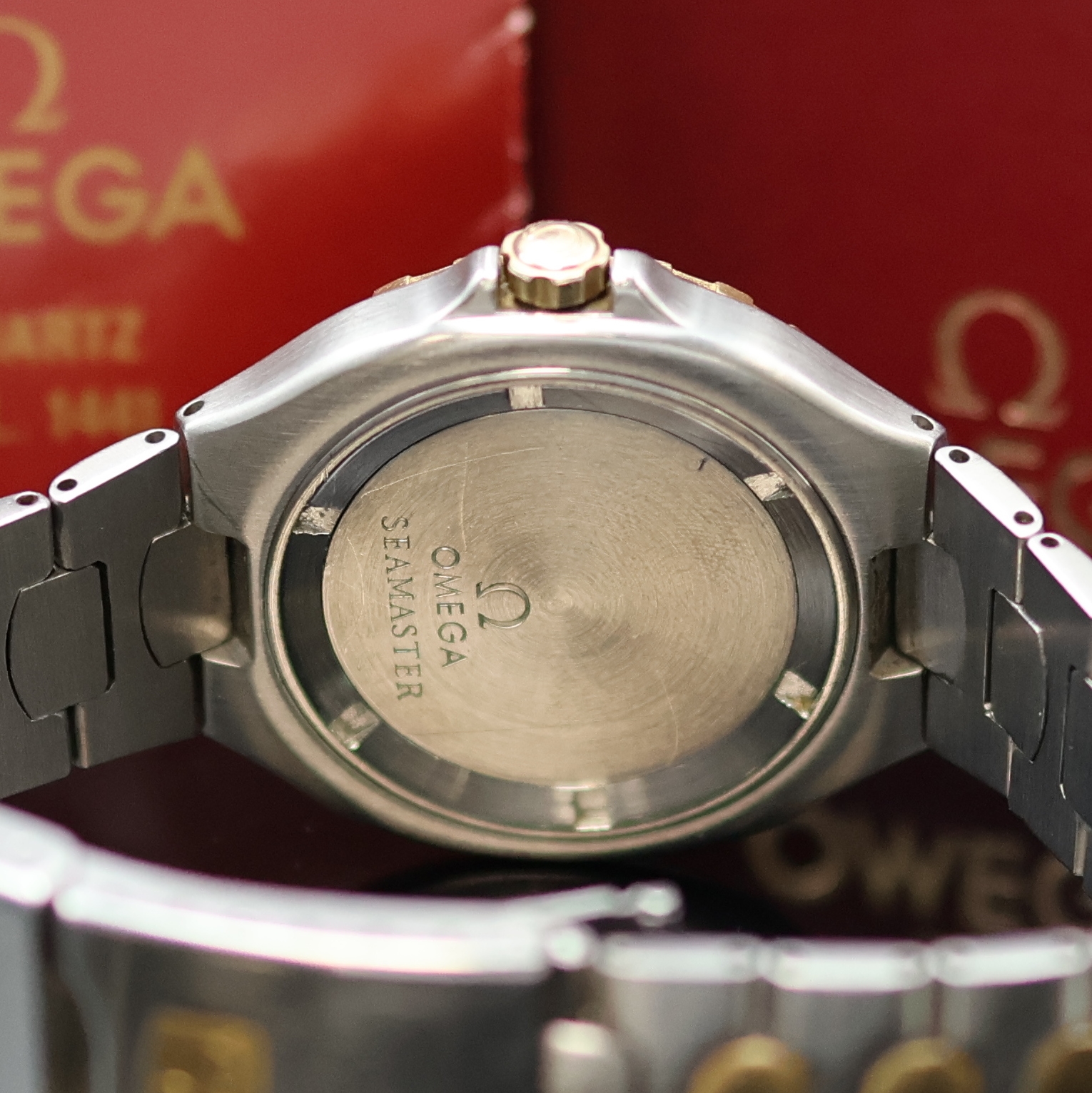 Detail e: OMEGA Herrenarmbanduhr Serie Seamaster Professional Referenz 396.1042, Schweiz um 1990, Edelstahl/Gold kombiniert inkl. Gliederband m. Faltschl. und ...