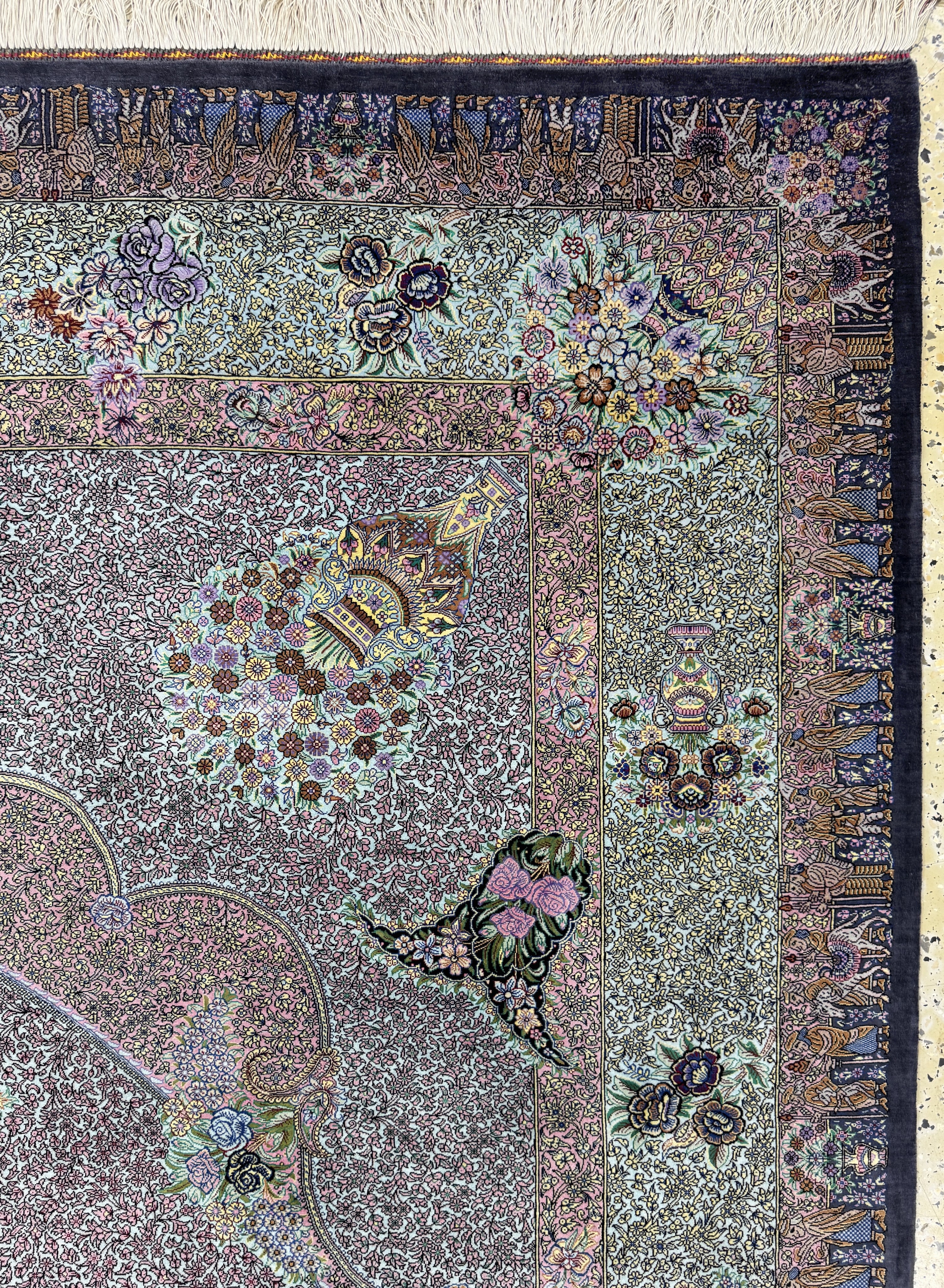 Detail g: Ghom Seide fein signiert, Persien, ca. 20 Jahre, reine Naturseide, ca. 300 x 200 cm, ca.1,0 Mio. Kn/qm, (sehr guter Zustand)