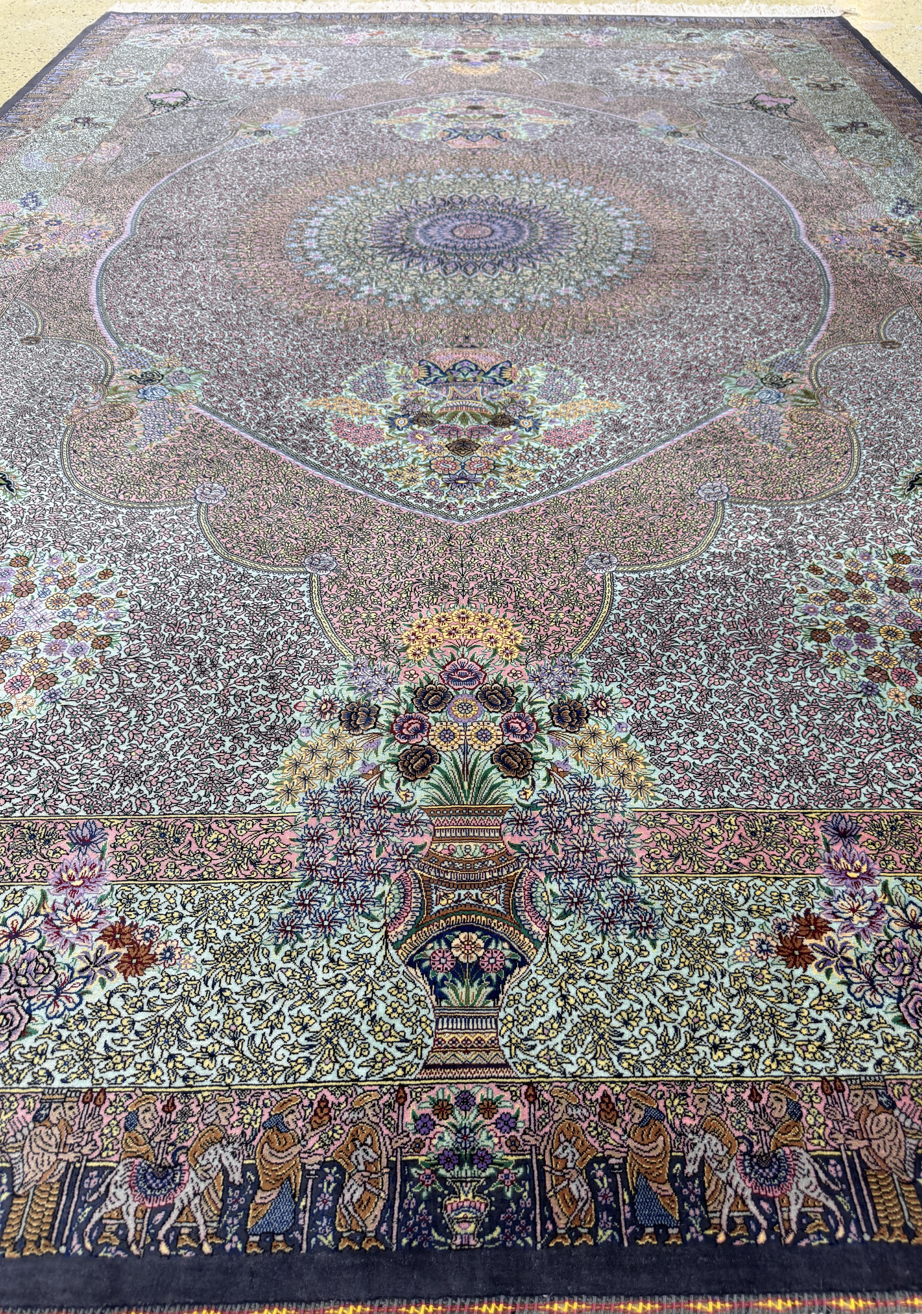 Detail i: Ghom Seide fein signiert, Persien, ca. 20 Jahre, reine Naturseide, ca. 300 x 200 cm, ca.1,0 Mio. Kn/qm, (sehr guter Zustand)