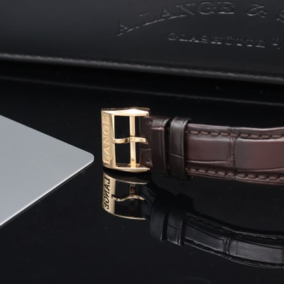 27051065f - A. LANGE & SÖHNE Herrenarmbanduhr 1815 Auf/Ab in RG 750/000 Referenz 134.032, ...