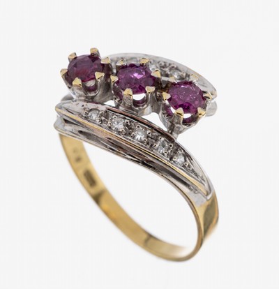 14 kt Gold Rubin-Diamant-Ring,  GG/WG 585/000, 3 erhaben gefasste rundfacett. Rubinezus. ca. 0.35 ct, 10 8/8-Diamanten zus. ca. 0.10 ct Weiß/si, RW ...
