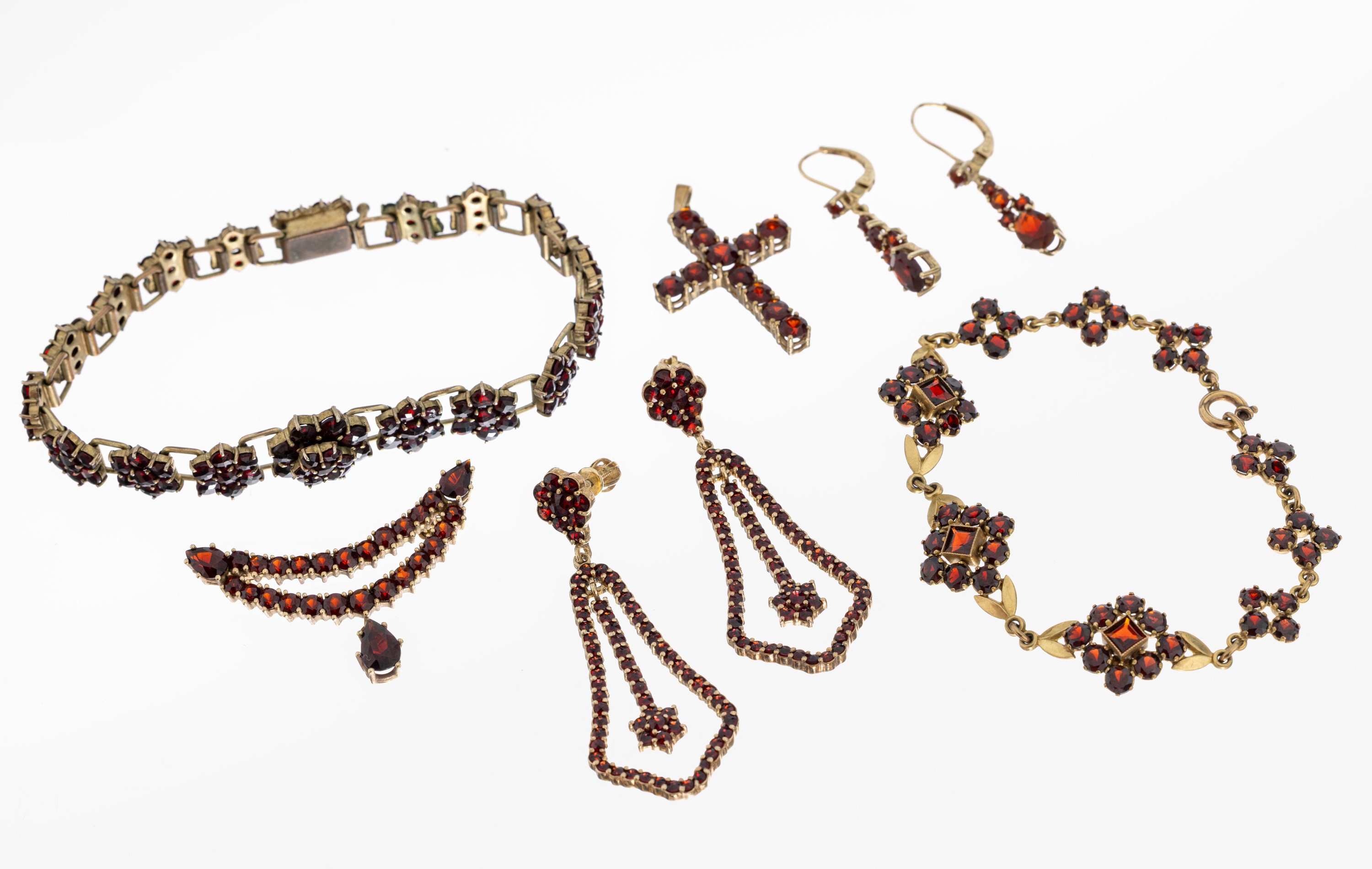 Image 27051121 - Konvolut Granat-Schmuck, best. aus: 1 Kreuzanhänger, GG 333/000, ca. 3.5 x 2 cm, 1 ...