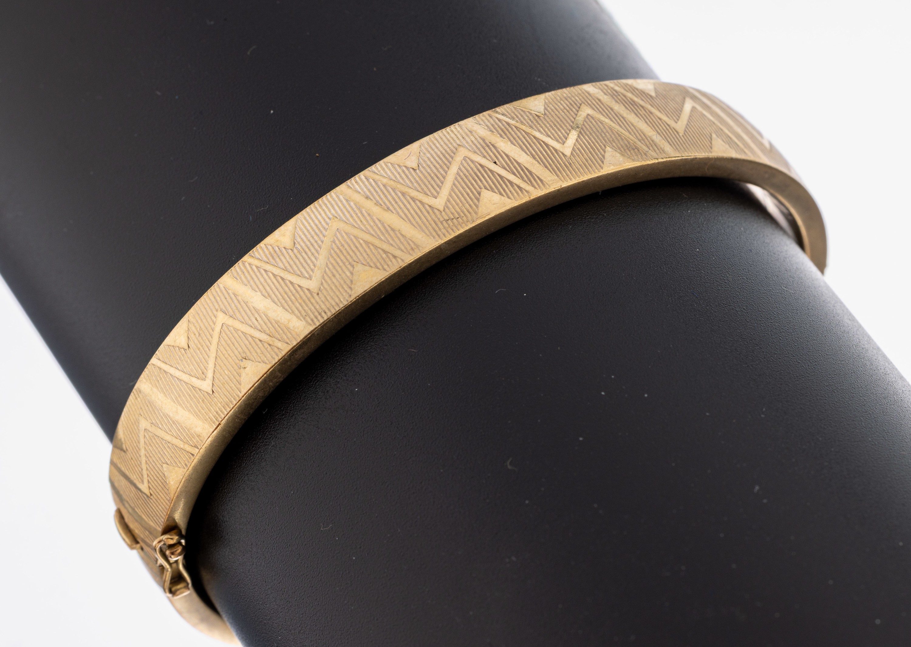 Image 27051125 - 8 kt Gold Armreif, gefüllt, GG 333/000, Oberfläche strukt., B. ca. 10.4 mm, ca. 6.4 x ...