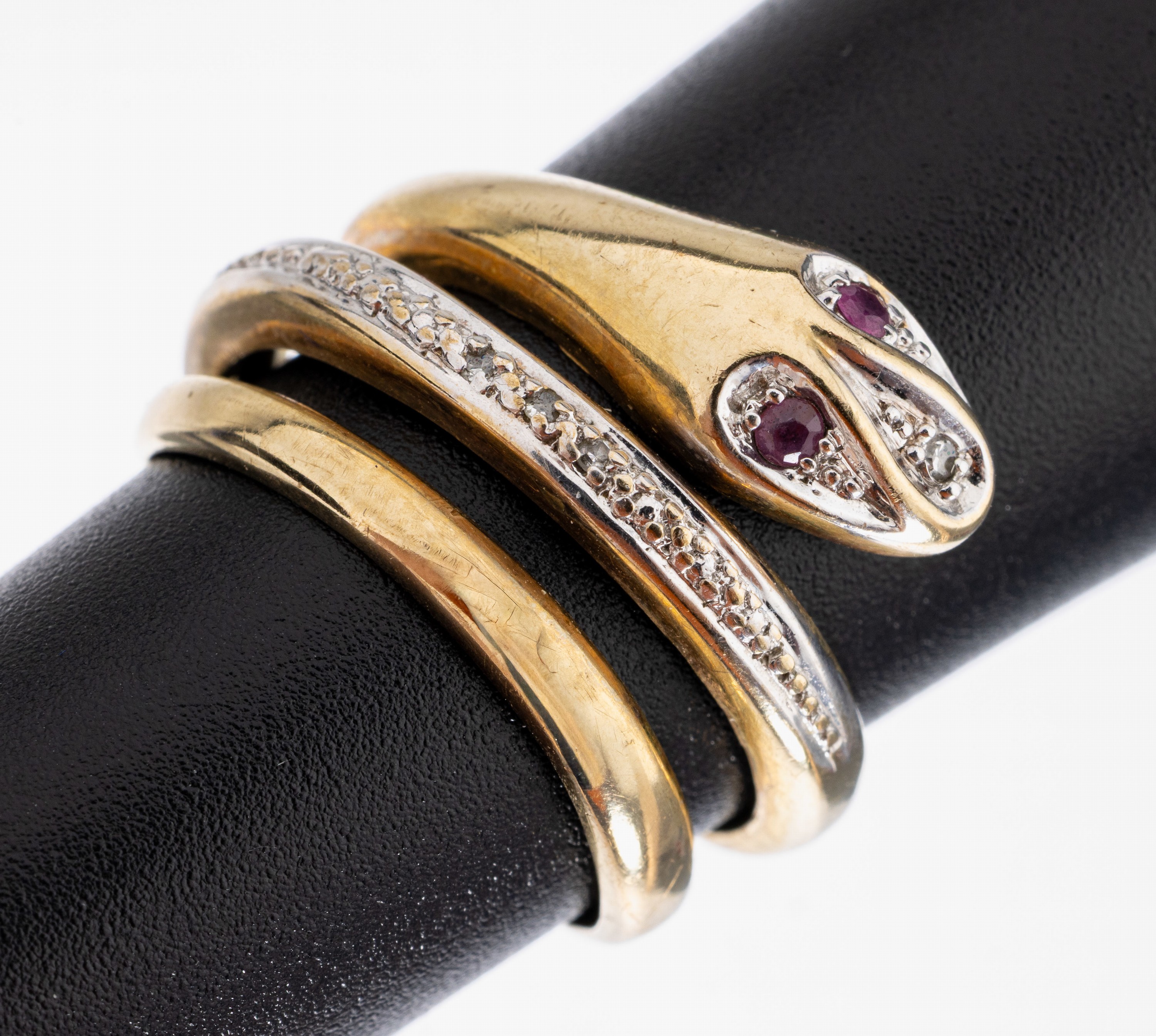 Image 27051132 - 8 kt Gold Rubin-Diamant-Schlangenring, GG 333/000, Augen 2 kl. rundfacett. Rubine, 4 ...