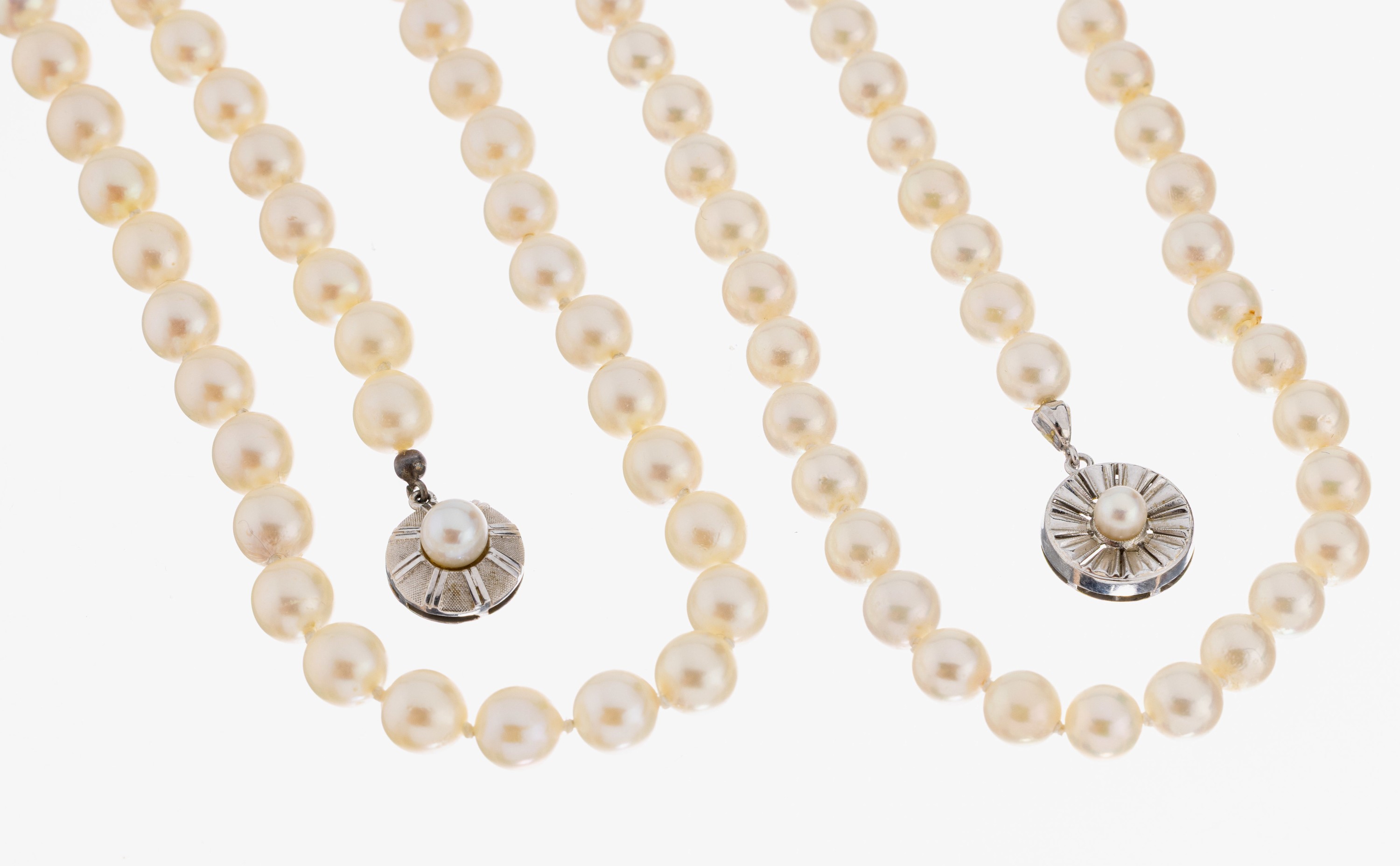 Image 27051136 - Konvolut 2 Perl-Colliers mit 14 kt Gold Schließen, GG/WG 585/000, 1 x ...