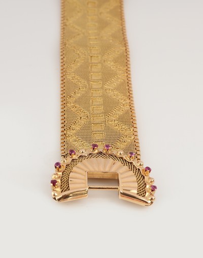 Image 27051129a - 18 kt gold ruby-bracelet, 1960s , YG 750/000, elaborate work, imprinted pattern, w. ...