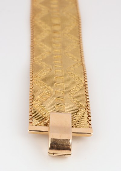 Image 27051129b - 18 kt gold ruby-bracelet, 1960s , YG 750/000, elaborate work, imprinted pattern, w. ...