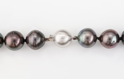 27051130b - Tahitizuchtperl-Collier mit 14 kt Gold Schließe, WG 585/000, 37 unrunde Perlen, D.ca. ...