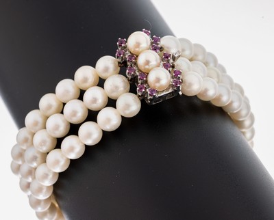 Image Perl-Armband mit 14 kt Gold Rubin- Schmuckschließe, WG 585/000 gepr., 3-rhg. ...