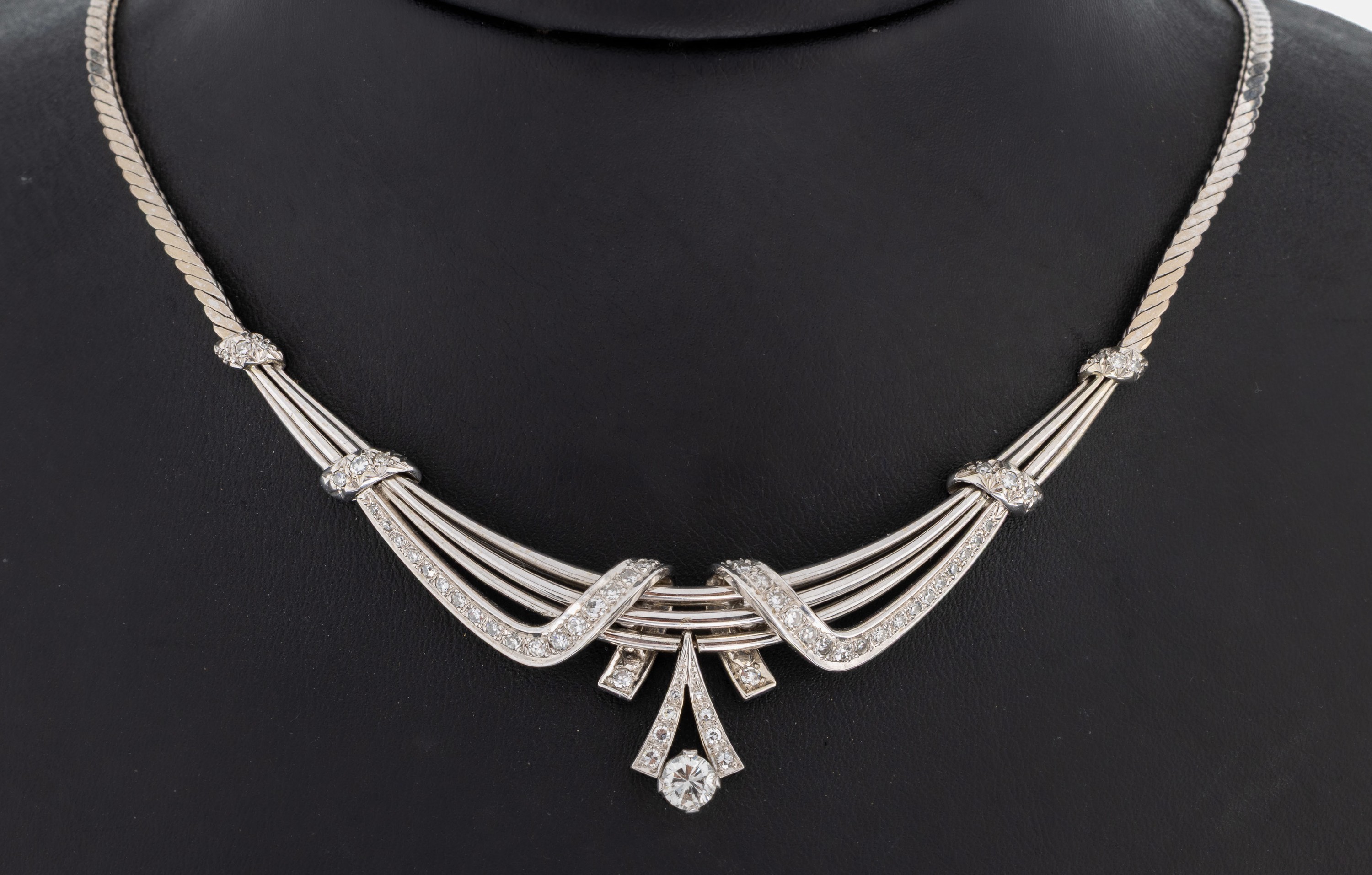 Image 27051269 - 18 kt gold diamond-necklace , WG 750/000, geometric design, middle part with movable ...