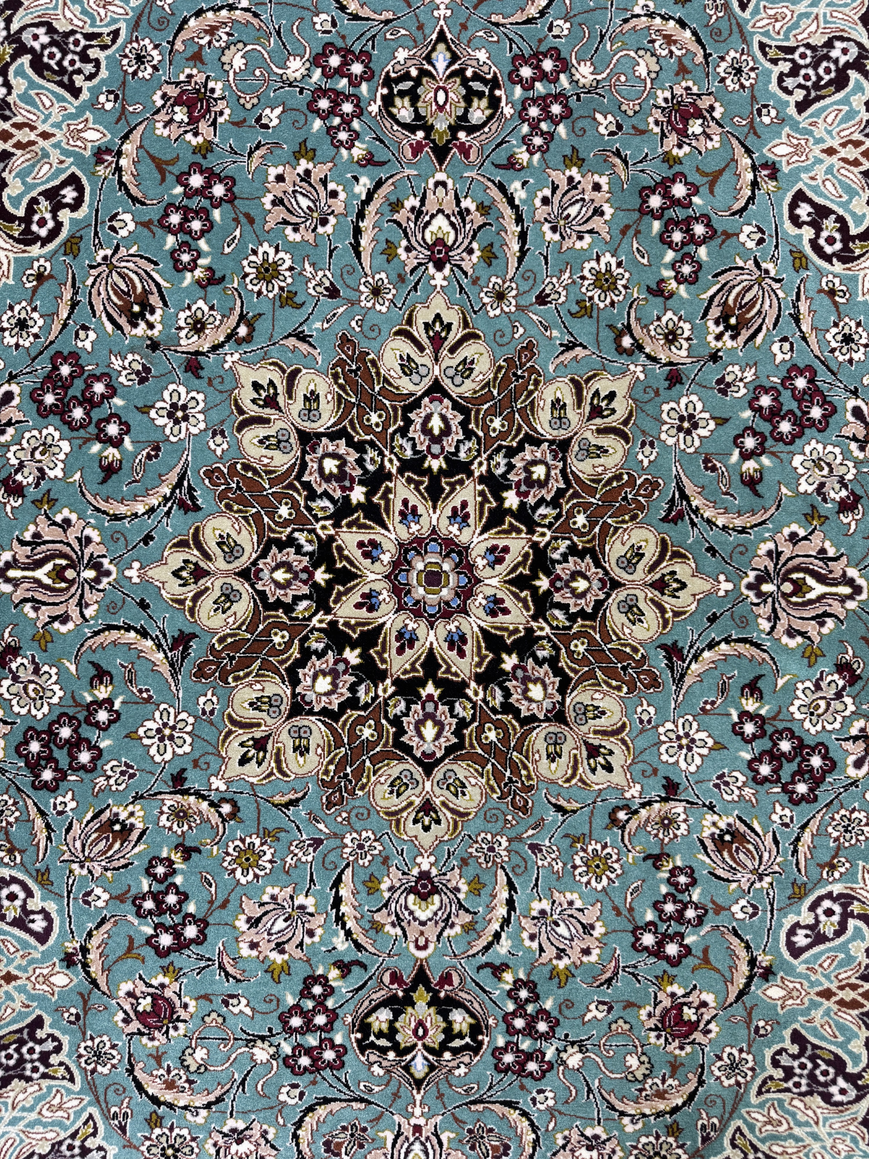 Detail d: Esfahan fein, Persien, Mitte 20.Jhd, Korkwolle auf Seide, ca. 174 x 115 cm, ca. 1,0Mio. Kn/qm, EHZ: 1-2
