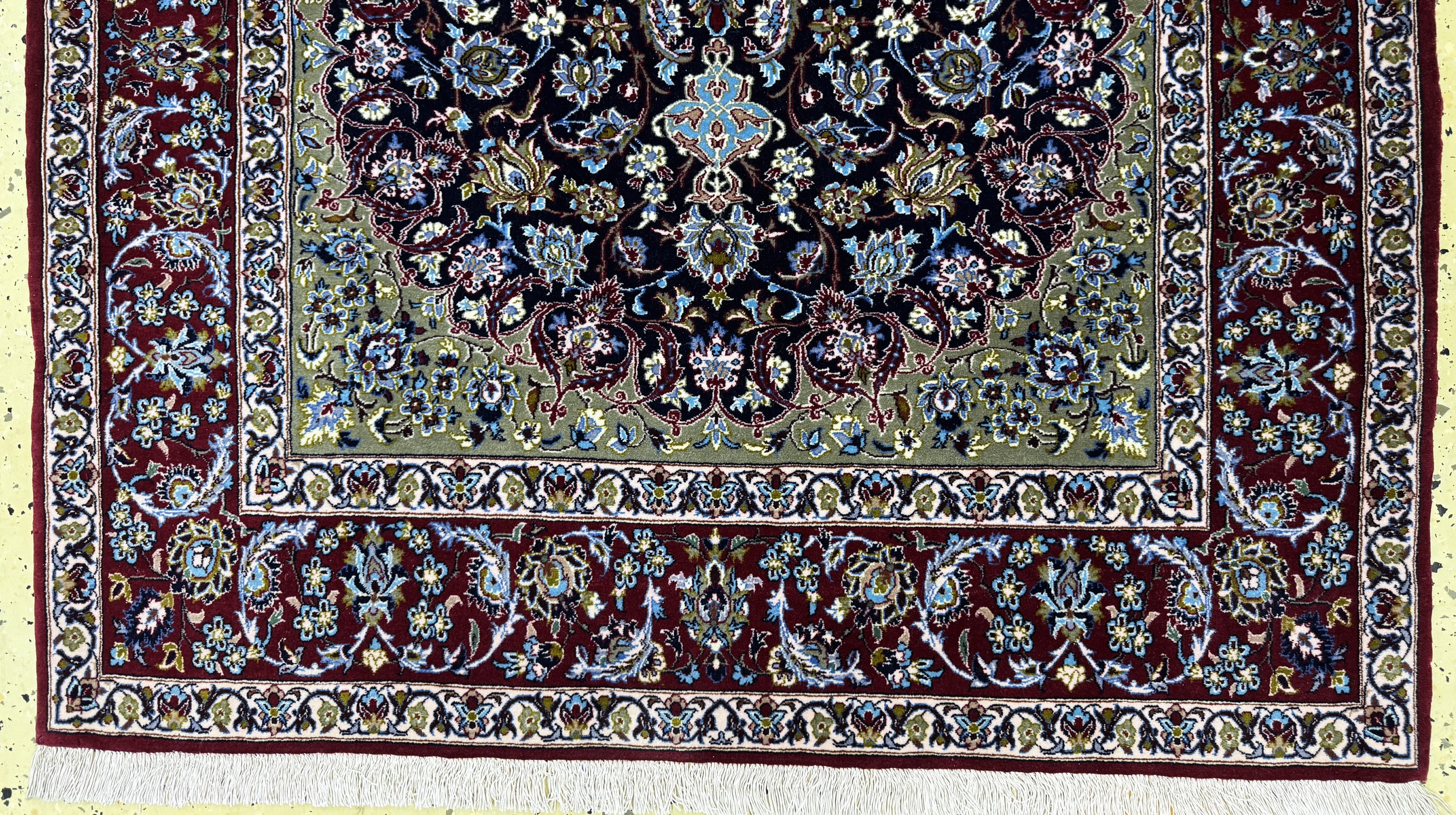 Detail c: Esfahan fein, Persien, Mitte 20.Jhd, Korkwolle mit und auf Seide, ca. 164 x 115 cm,EHZ: 1-2