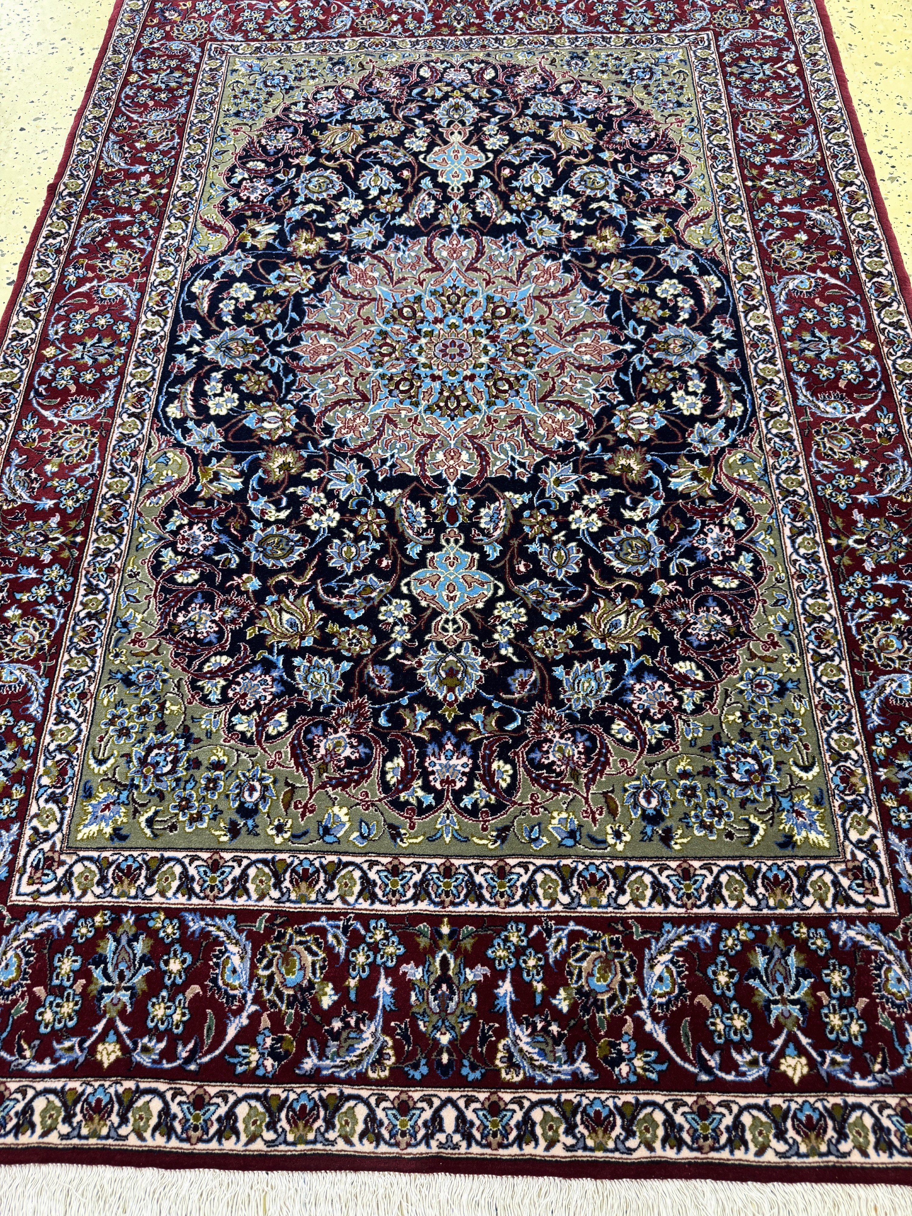 Detail e: Esfahan fein, Persien, Mitte 20.Jhd, Korkwolle mit und auf Seide, ca. 164 x 115 cm,EHZ: 1-2