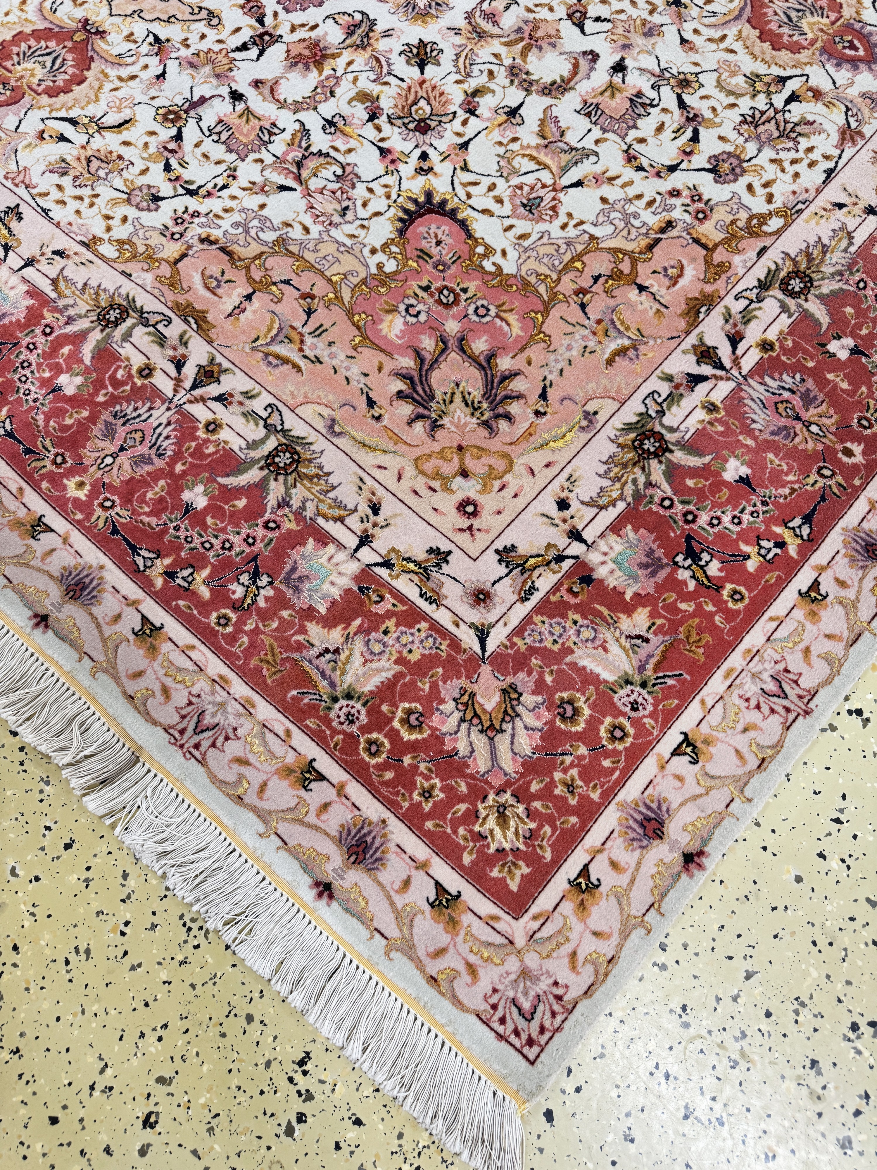 Detail a: Täbriz fein(50 Raj), Persien, Ende 20.Jhd, Korkwolle mit Seide, ca. 250 x 250 cm, ca. 500.000 Kn/qm, gereinigt, EHZ: 1-2
