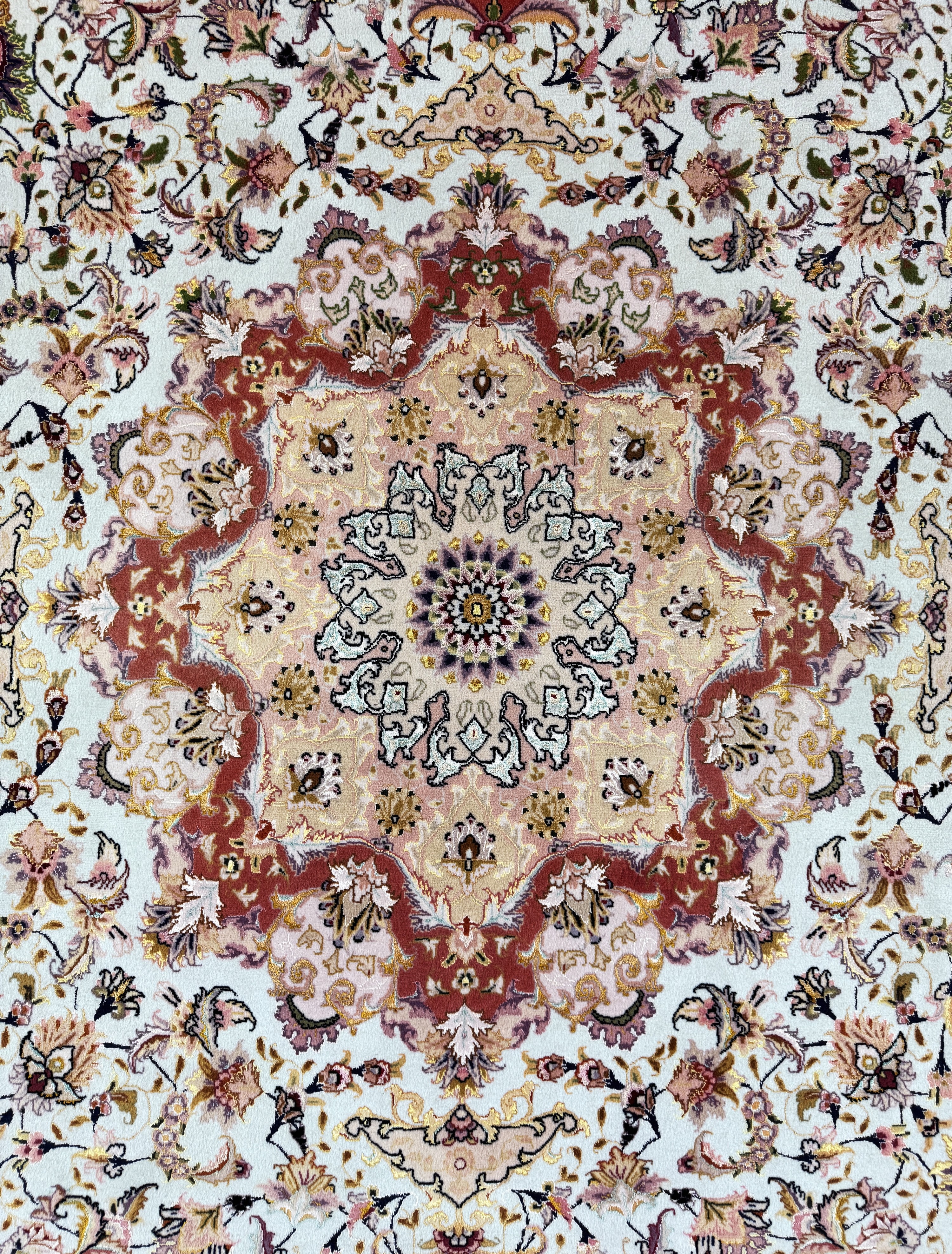 Detail c: Täbriz fein(50 Raj), Persien, Ende 20.Jhd, Korkwolle mit Seide, ca. 250 x 250 cm, ca. 500.000 Kn/qm, gereinigt, EHZ: 1-2